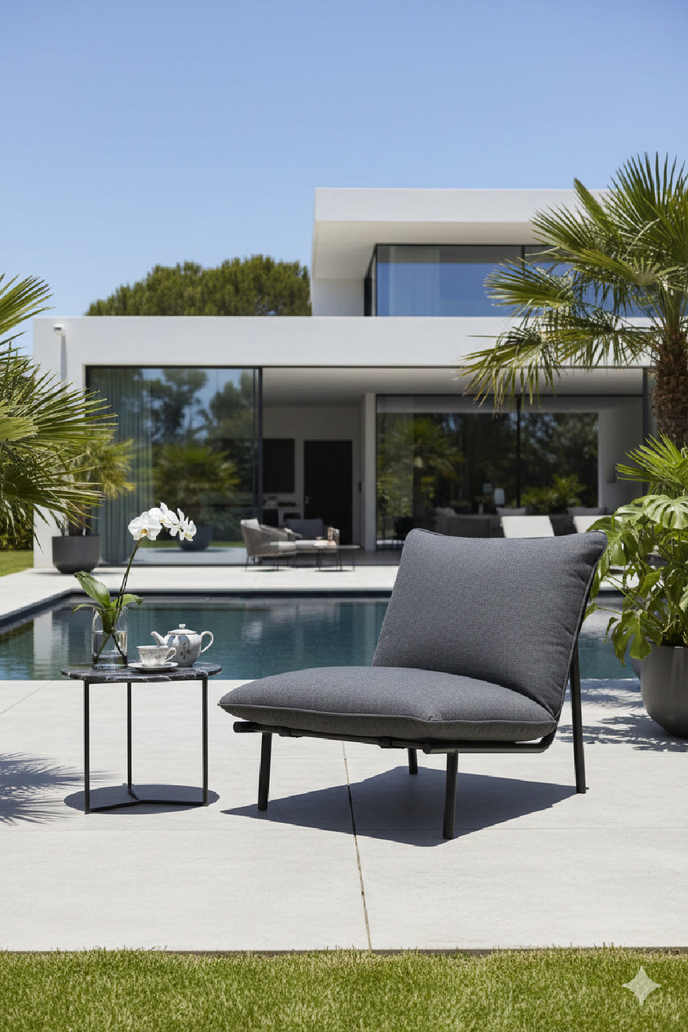 Modern Outdoor Cushion Chair | Novi Living Morgan | Oroa.com