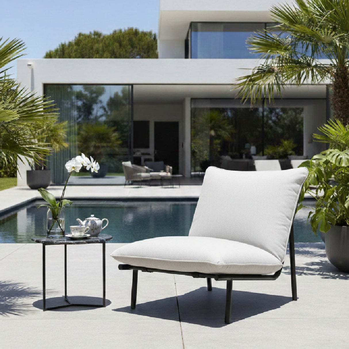 Modern European furniture - Modern Outdoor Cushion Chair - www.oroa.com
