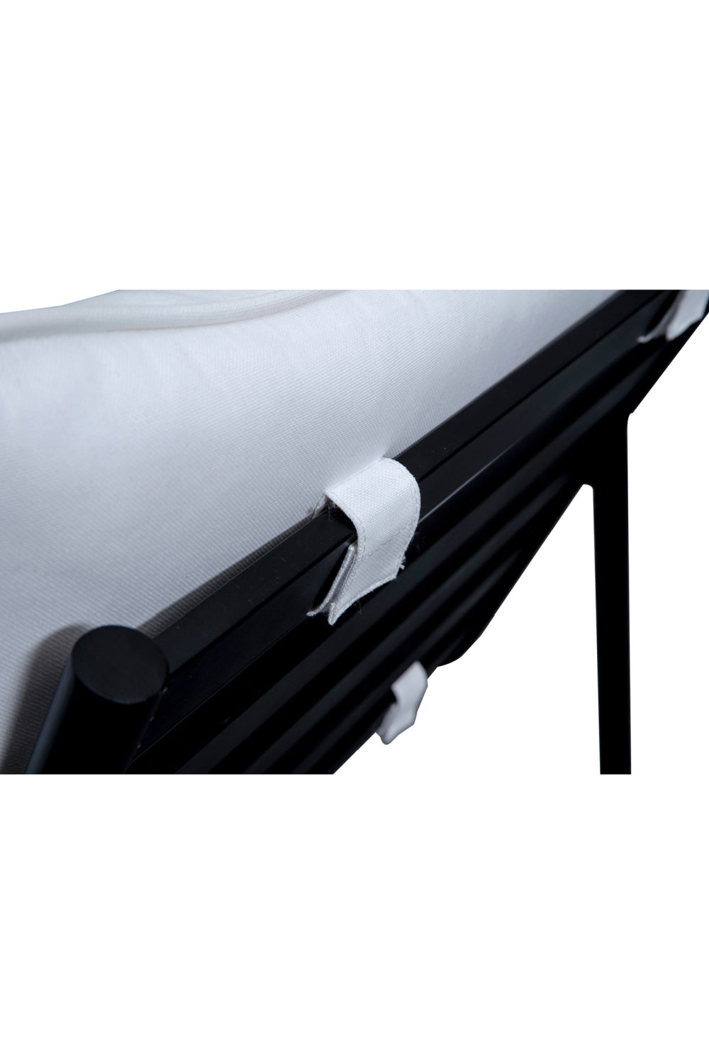 Modern Outdoor Cushion Chair | Novi Living Morgan | Oroa.com