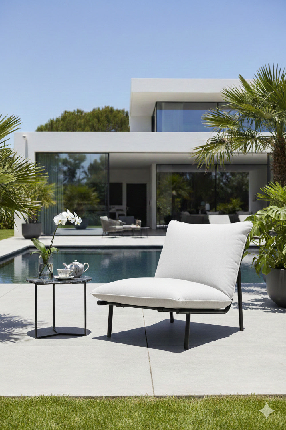 Modern Outdoor Cushion Chair | Novi Living Morgan | Oroa.com