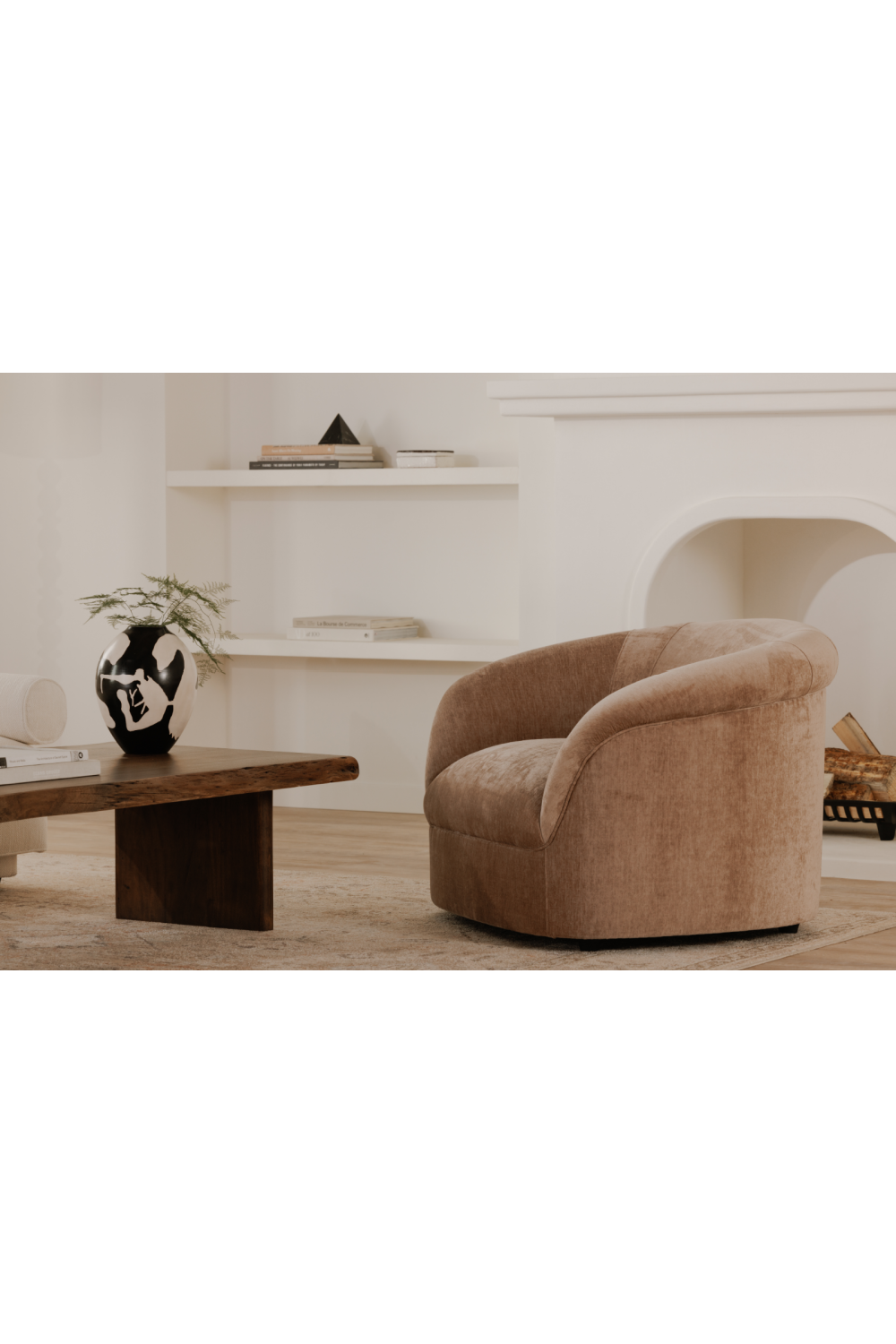 Velvet Rolled-Arm Lounge Chair | Novi Living Thora | Oroa.com