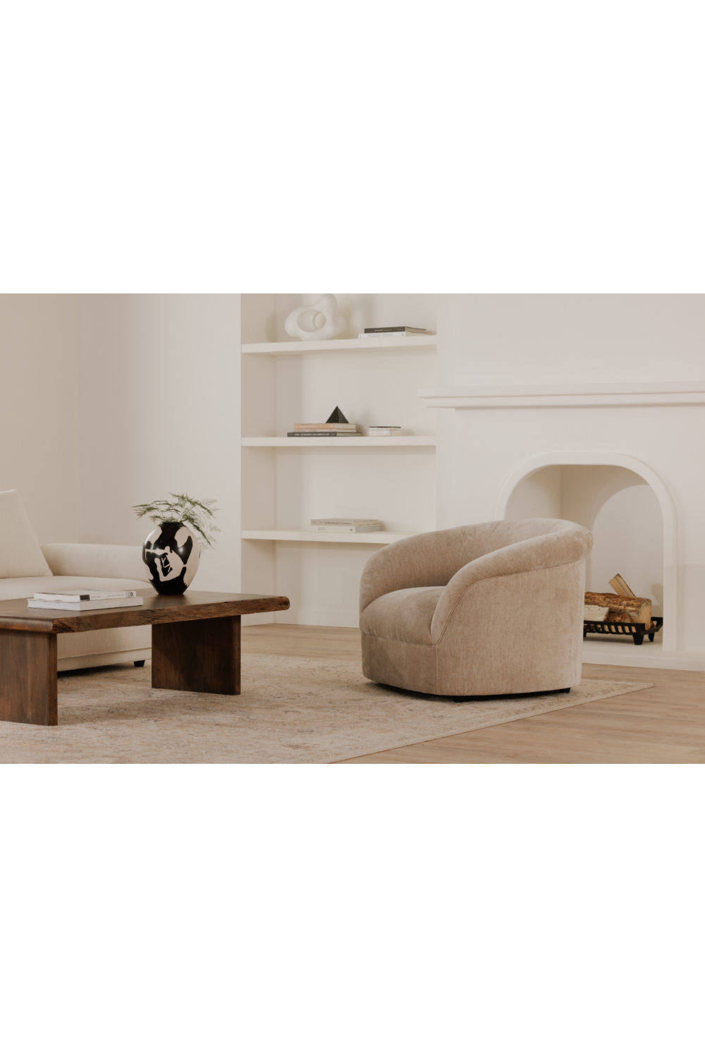 Velvet Rolled-Arm Lounge Chair | Novi Living Thora | Oroa.com