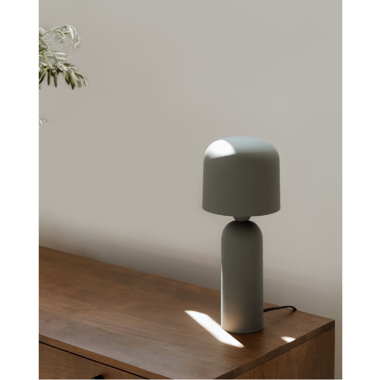 Modern Iron Table Lamp | Novi Living Echo | Oroa.com