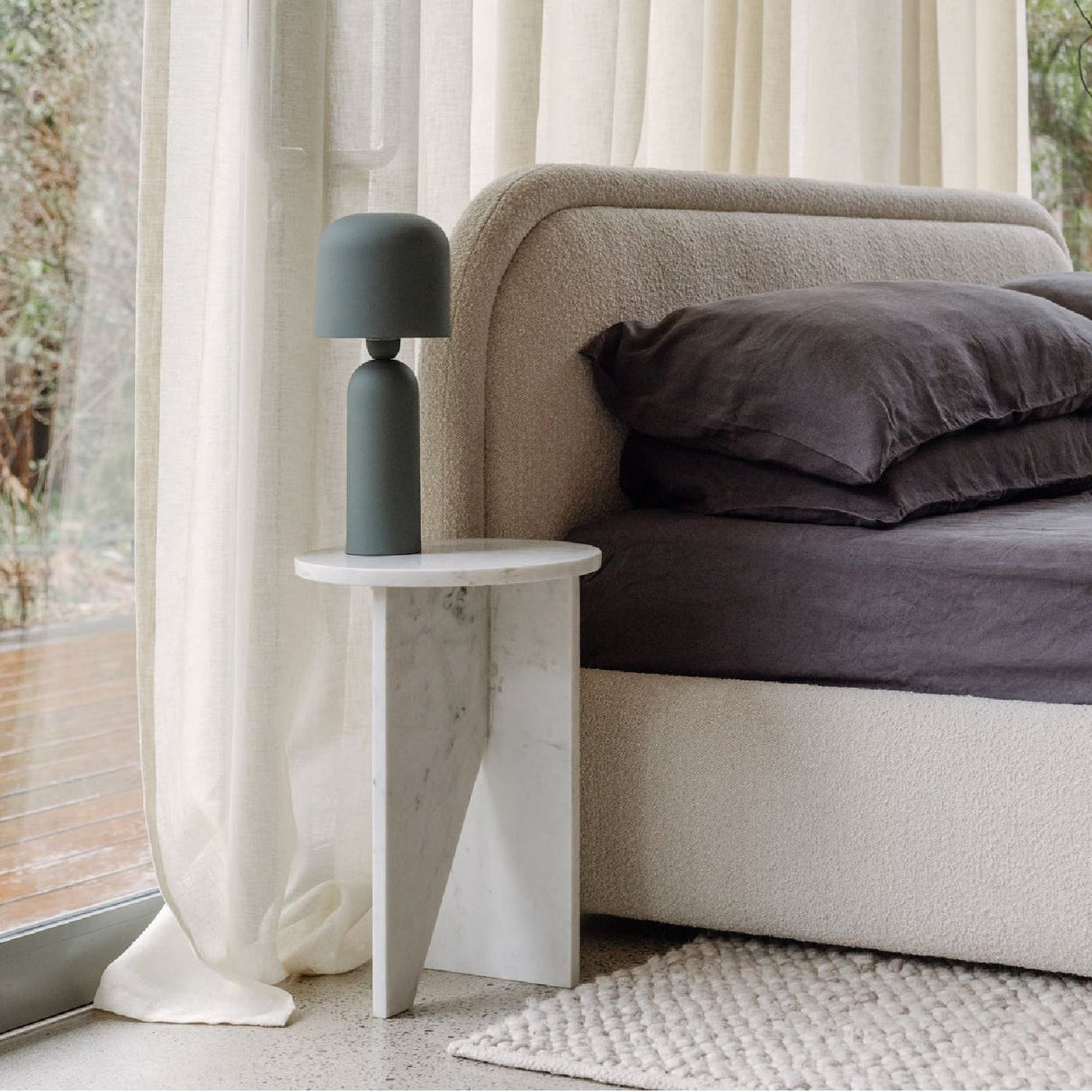 Modern European furniture - Modern Iron Table Lamp - www.oroa.com