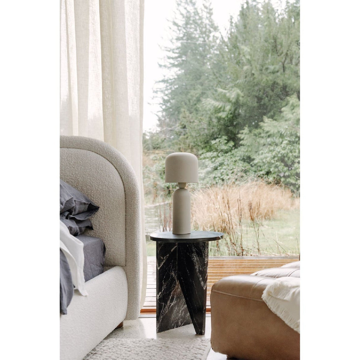 Modern European furniture - Modern Iron Table Lamp - www.oroa.com