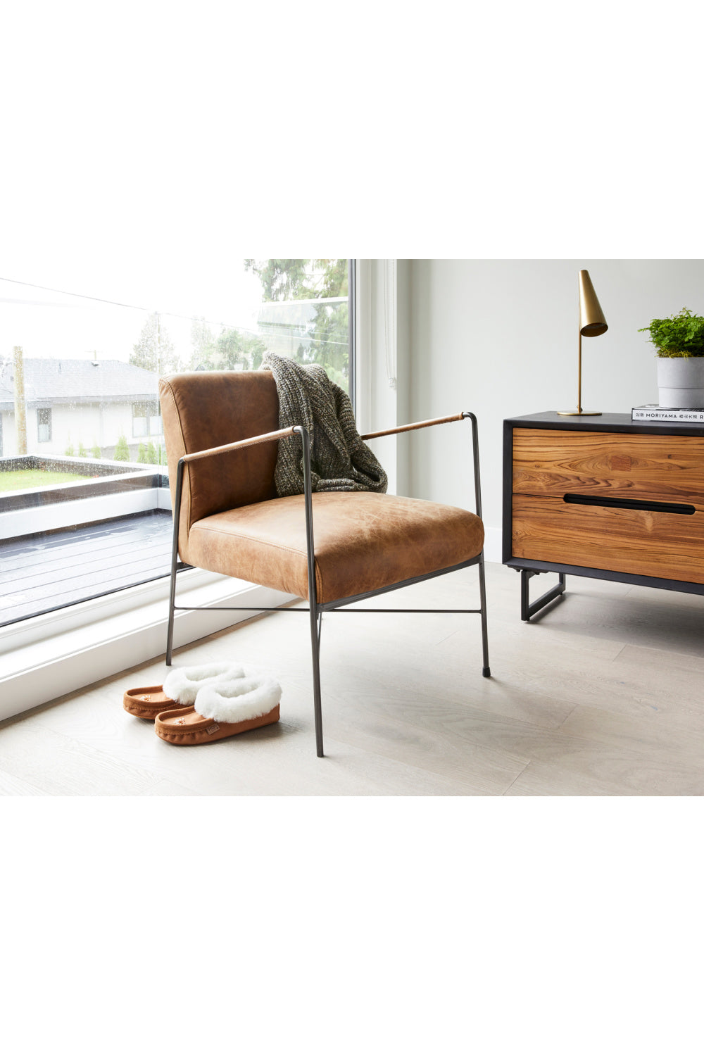 Modern European furniture - minimalist white curved sofa - www.oroa.com