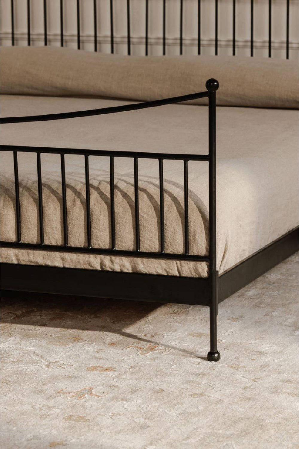 Modern European furniture - Black Iron Bed - www.oroa.com