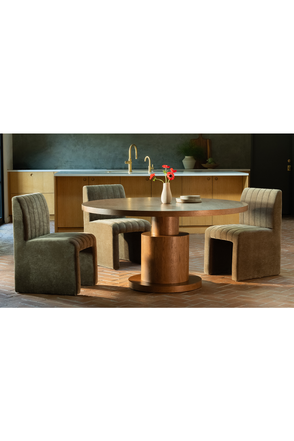 Modern European furniture - Round Oak Dining Table - www.oroa.com