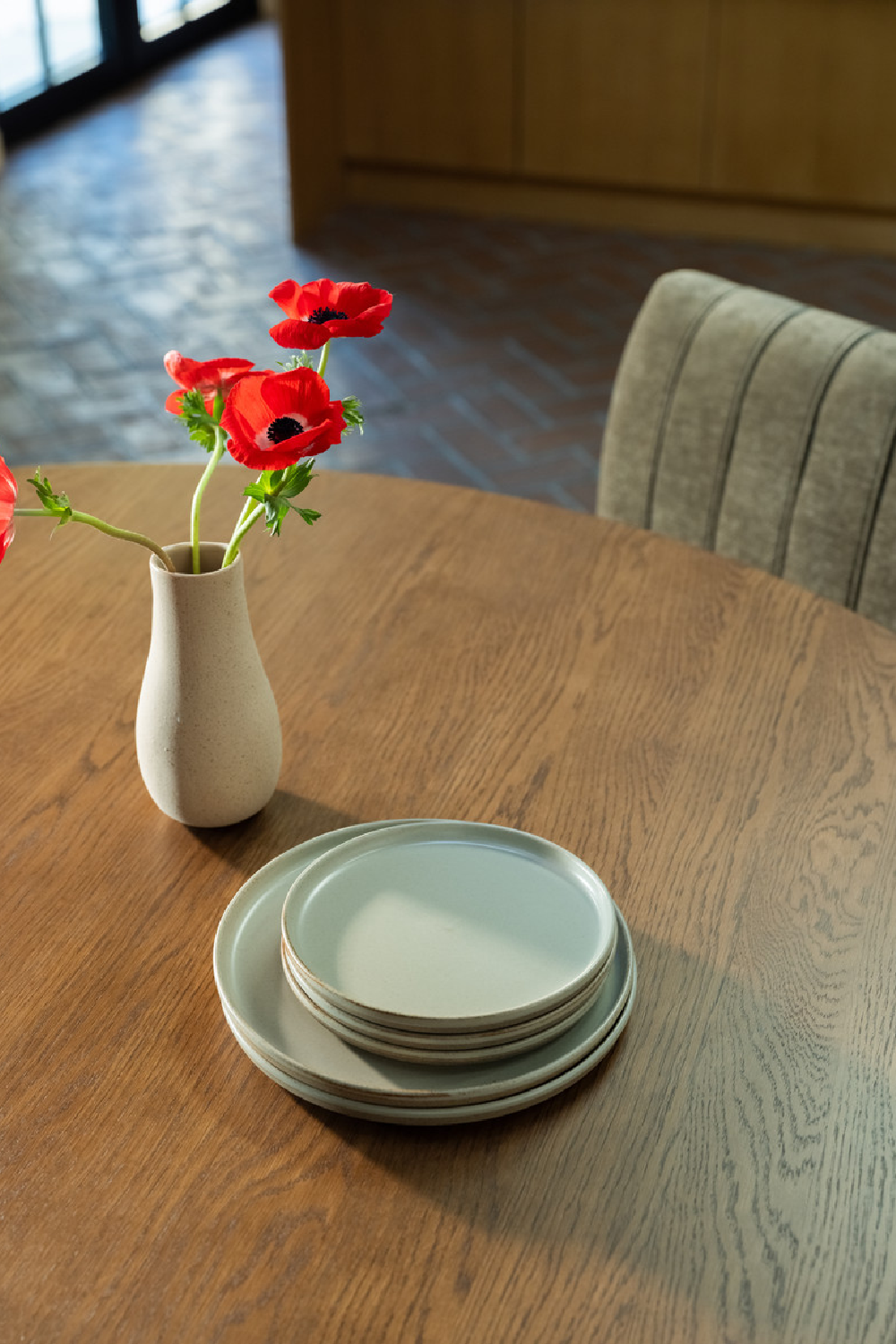 Modern European furniture - Round Oak Dining Table - www.oroa.com