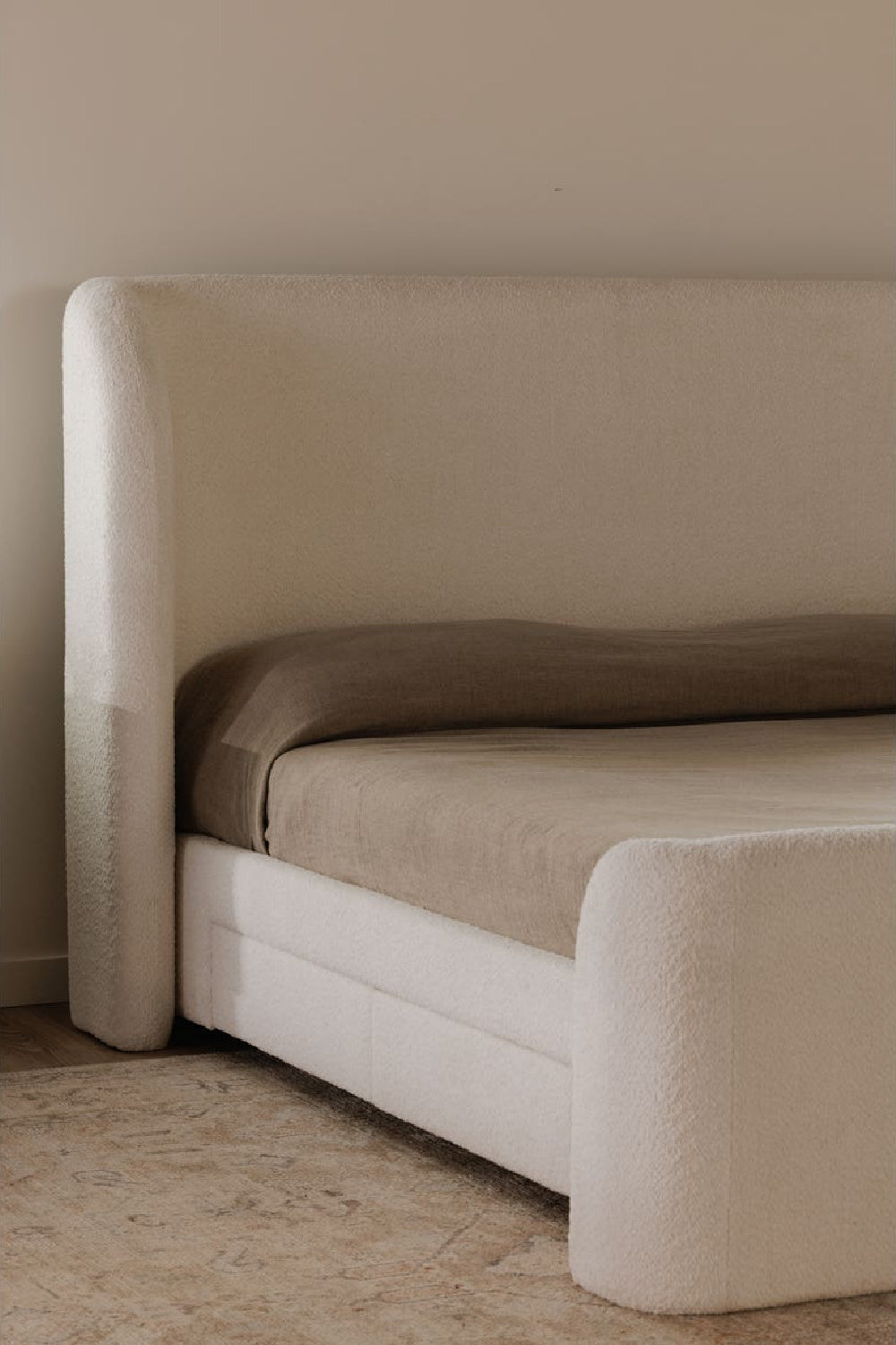 Modern European furniture - Upholstered Storage Bed - www.oroa.com