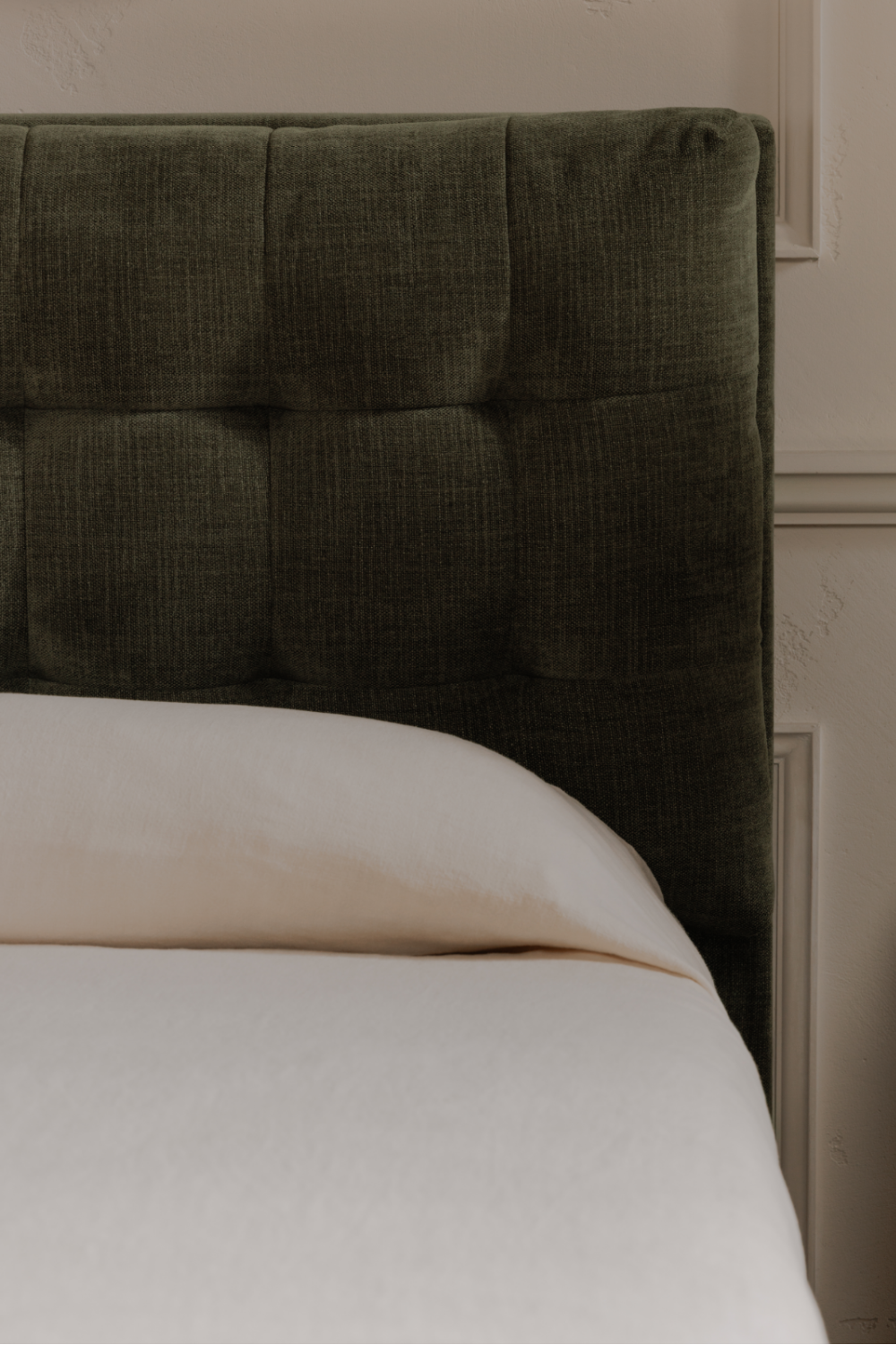 Modern European furniture - Tufted Storage Bed - www.oroa.com