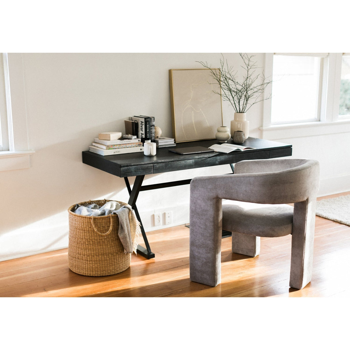 Modern European furniture - Modern 3-Legged Dining Chair - www.oroa.com