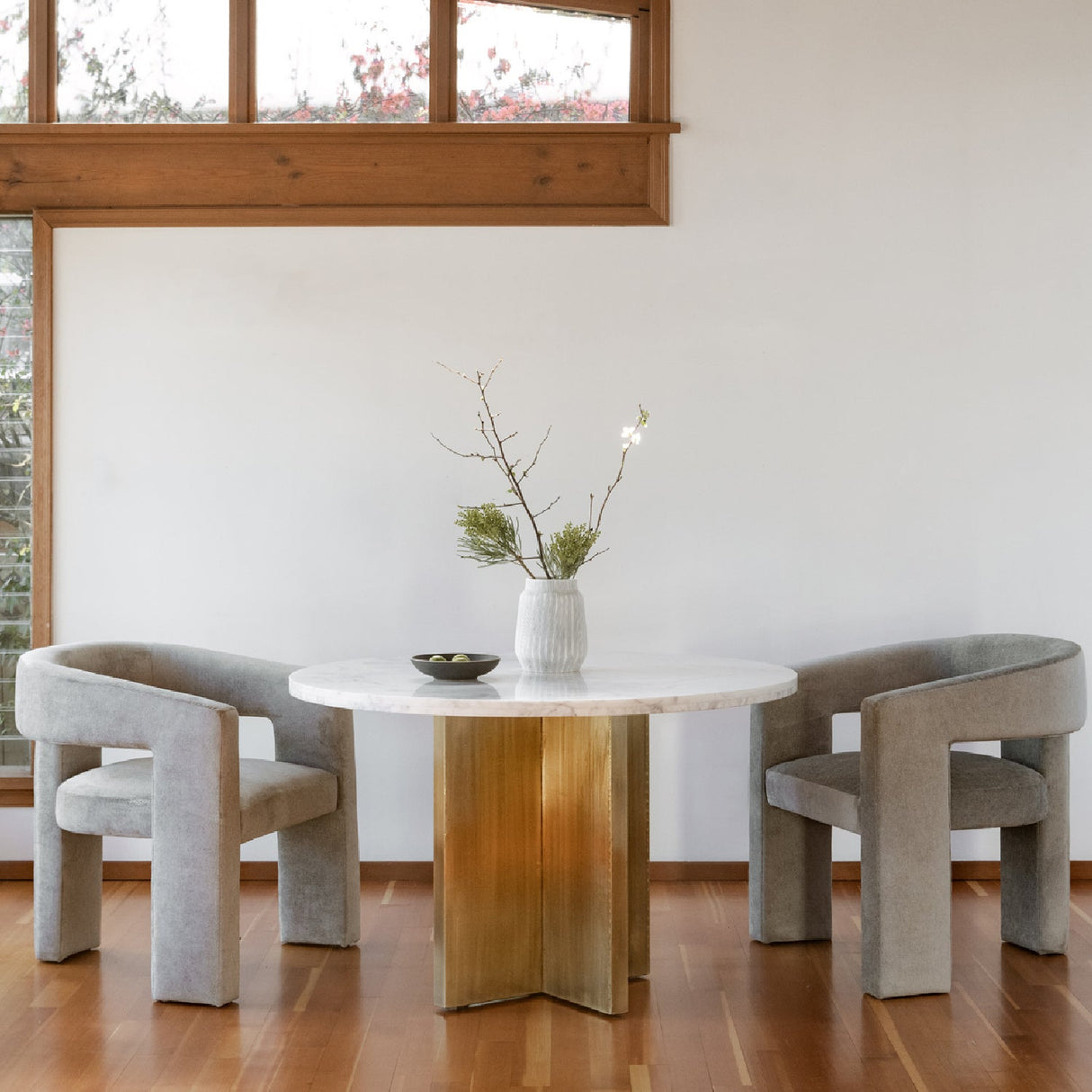 Modern European furniture - Modern 3-Legged Dining Chair - www.oroa.com
