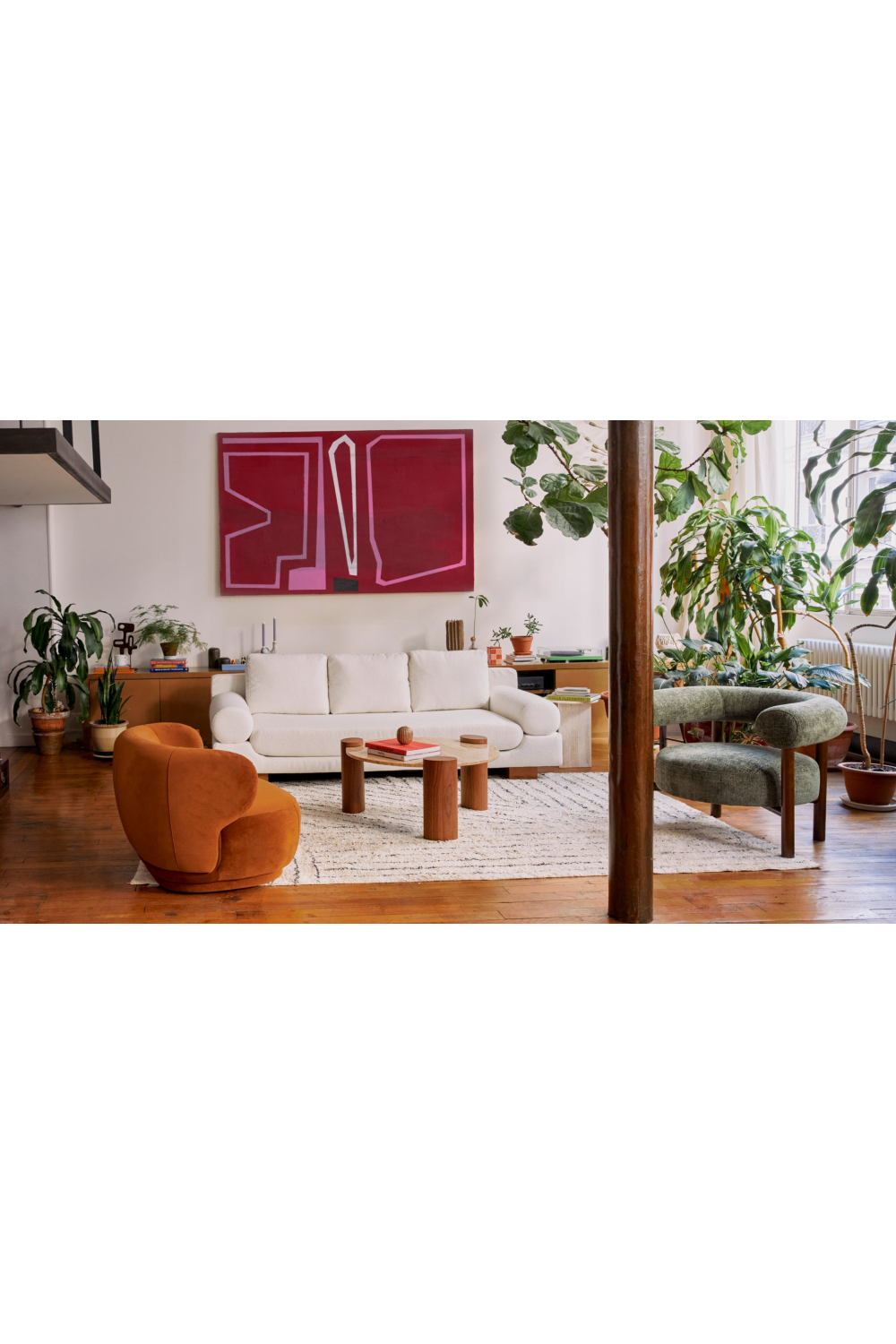 Contoured-Back Lounge Chair | NV Gallery Giulia | Oroa.com