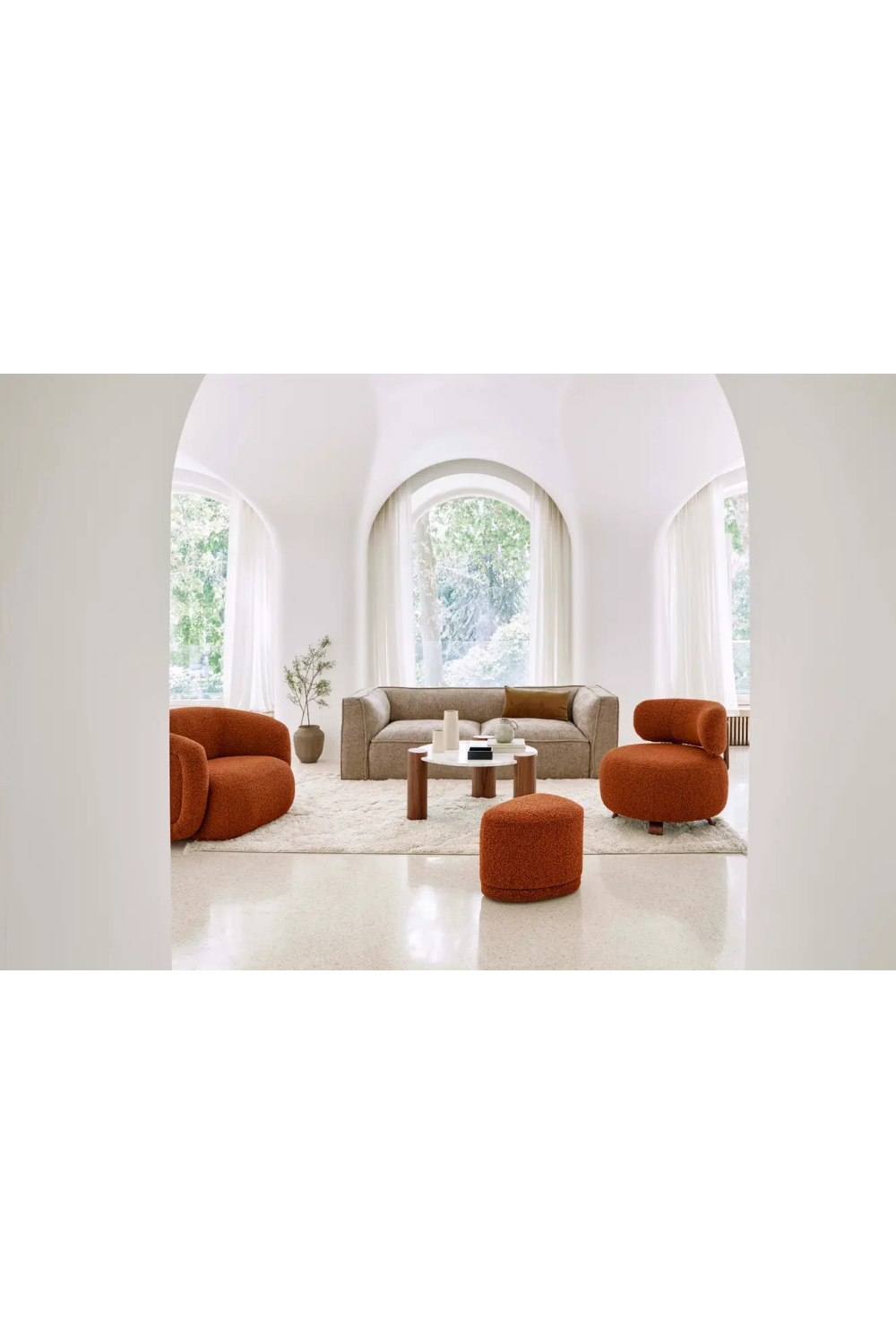 Curved Plush Lounge Chair | NV Gallery Volta | Oroa.com
