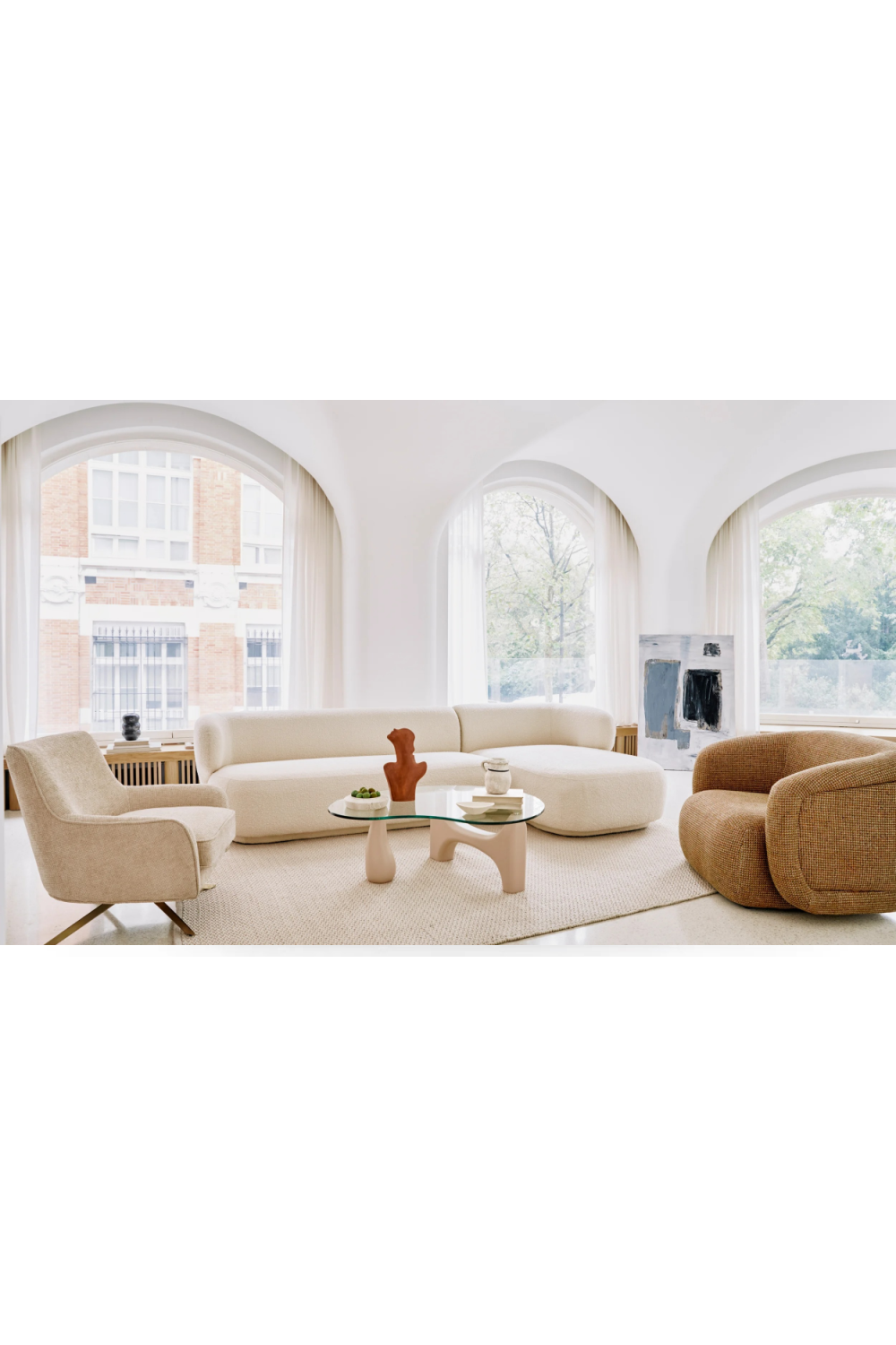 Curved Plush Lounge Chair | NV Gallery Volta | Oroa.com