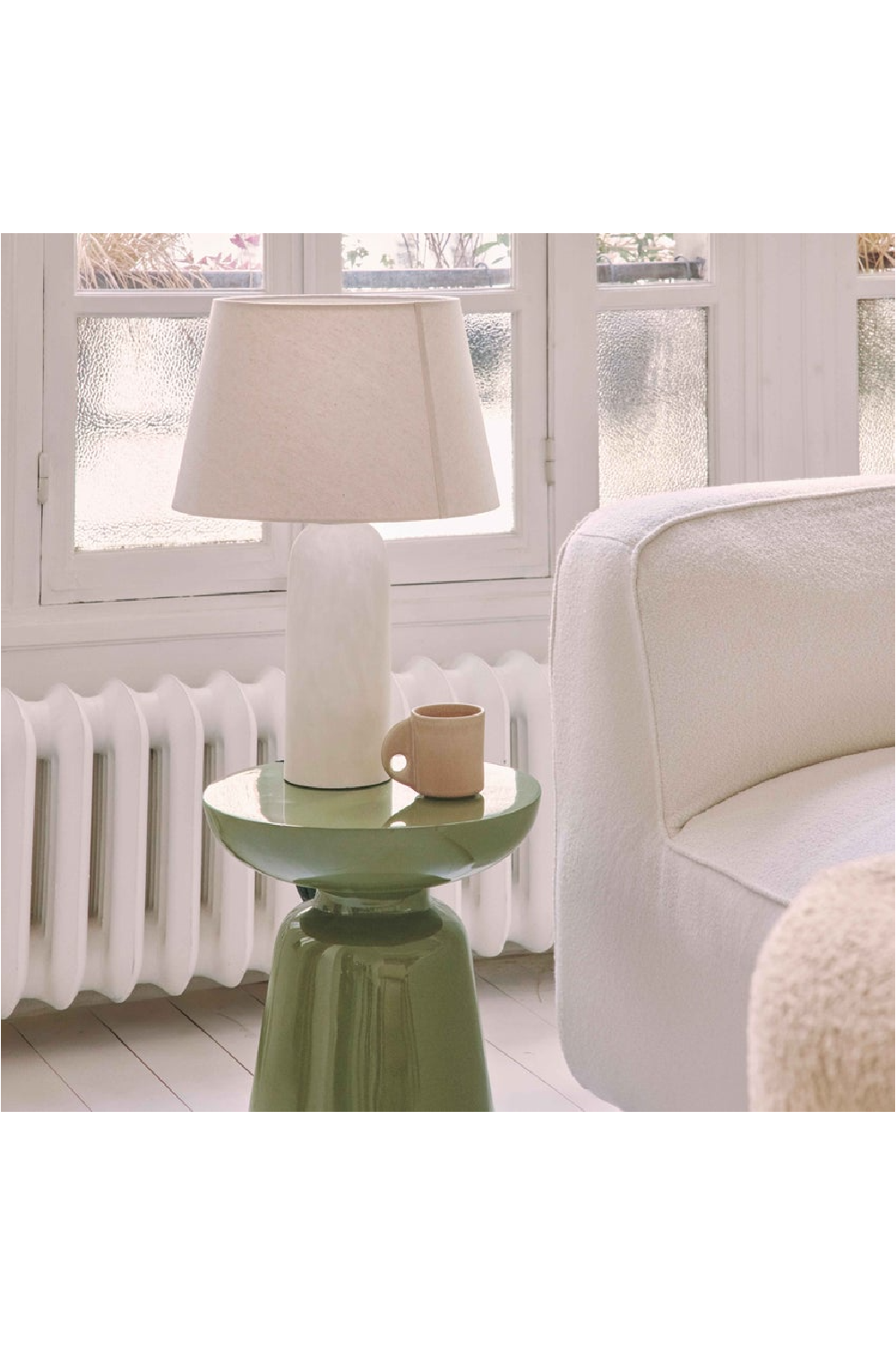 Glossy Sculptured Side Table | NV Gallery Cersei | Oroa.com