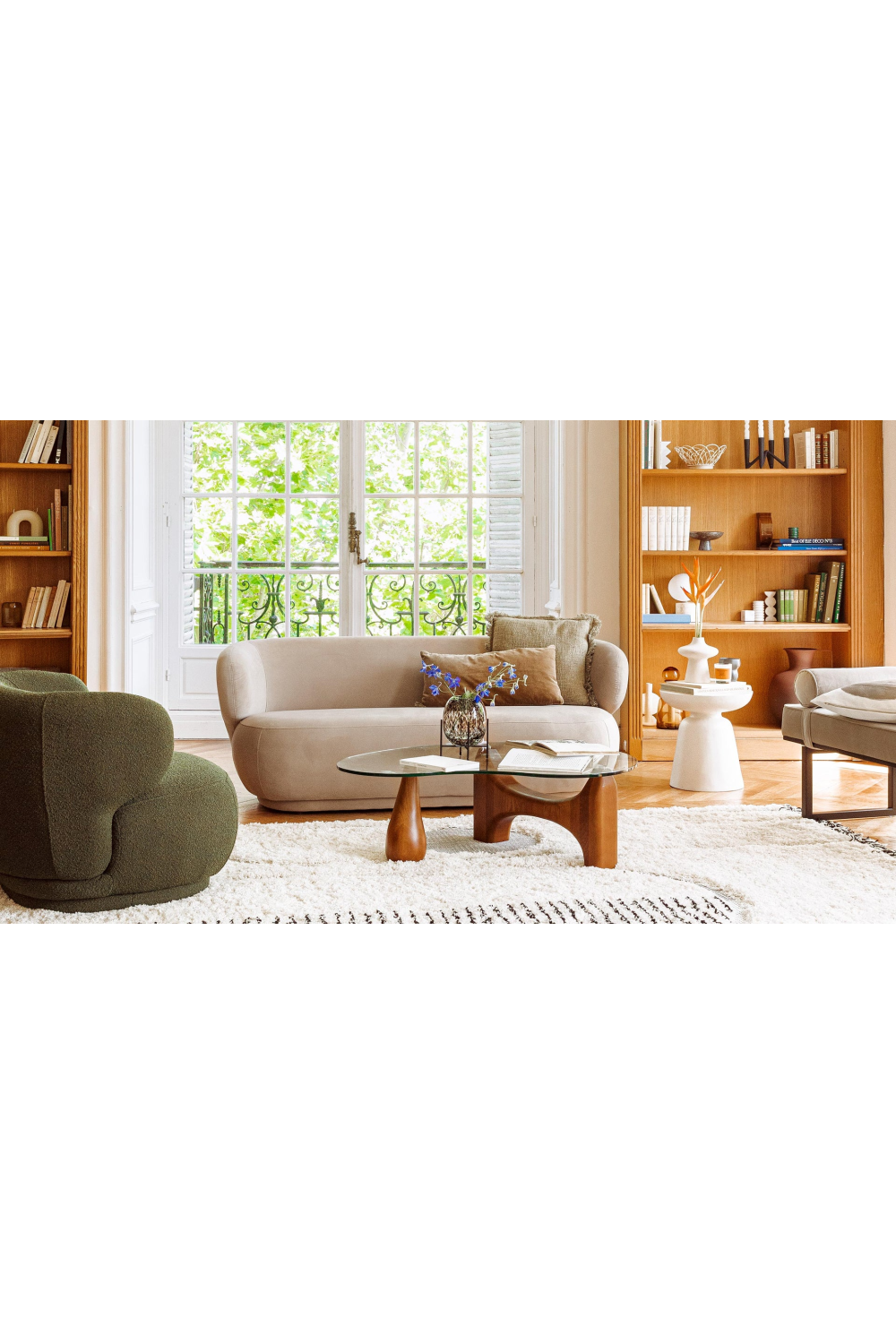 Glossy Sculptured Side Table | NV Gallery Cersei | Oroa.com