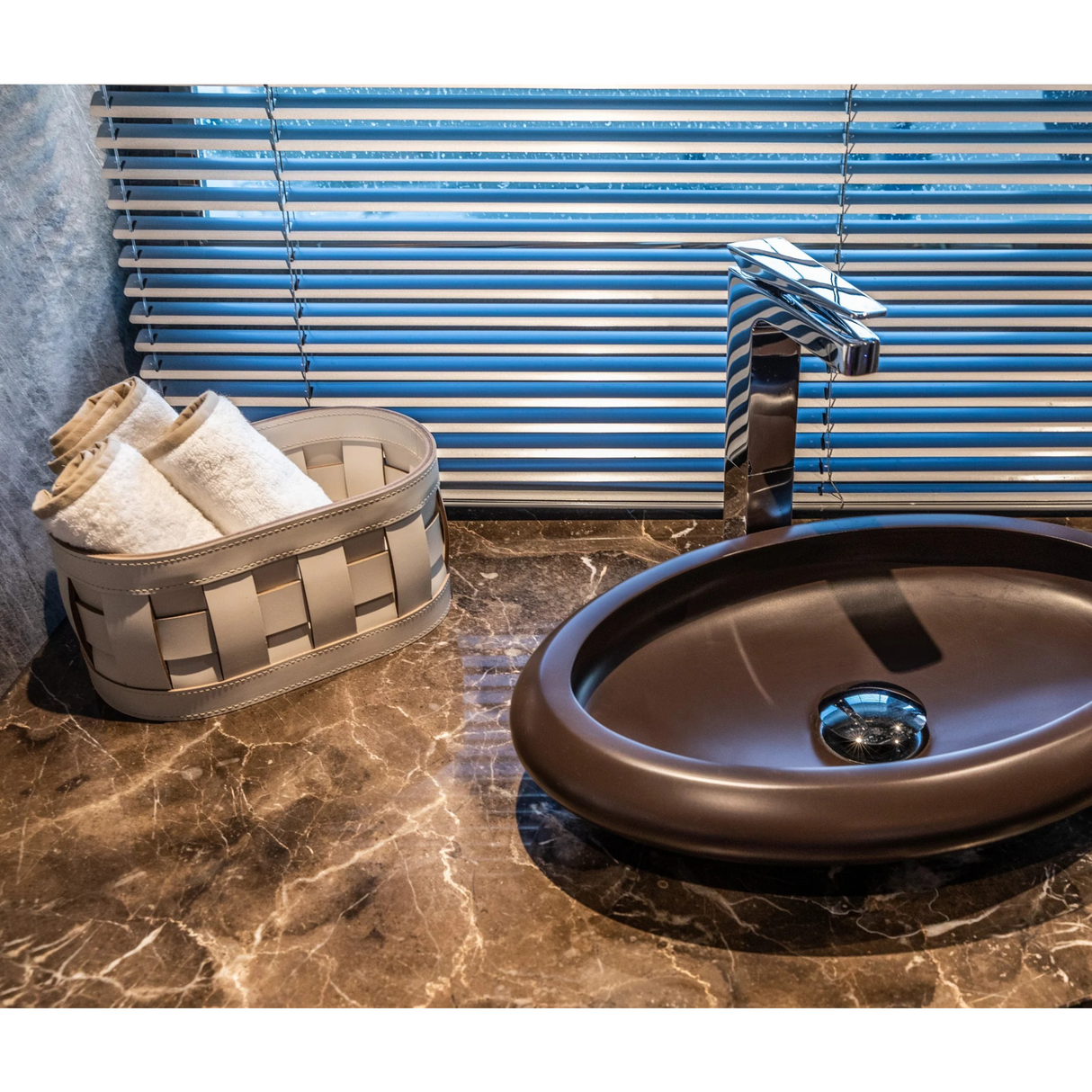 Braided Leather Washcloth Holder | Pinetti Demetra | OROA.com