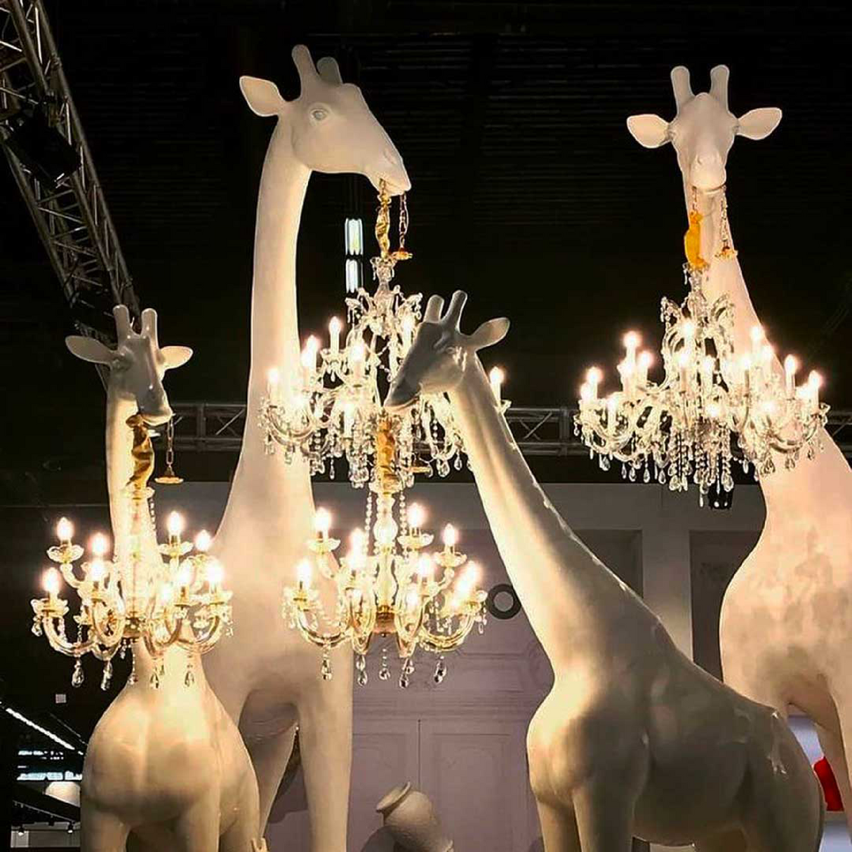 Outdoor Giraffe Statue Chandelier | Qeeboo Giraffe in Love | OROA.com