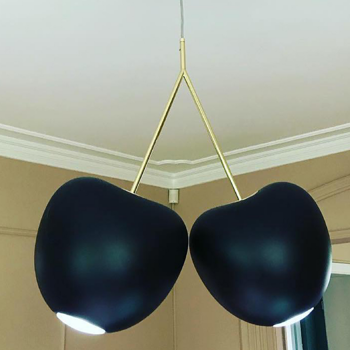 Modern Sculptural Chandelier | Qeeboo Cherry | OROA.com