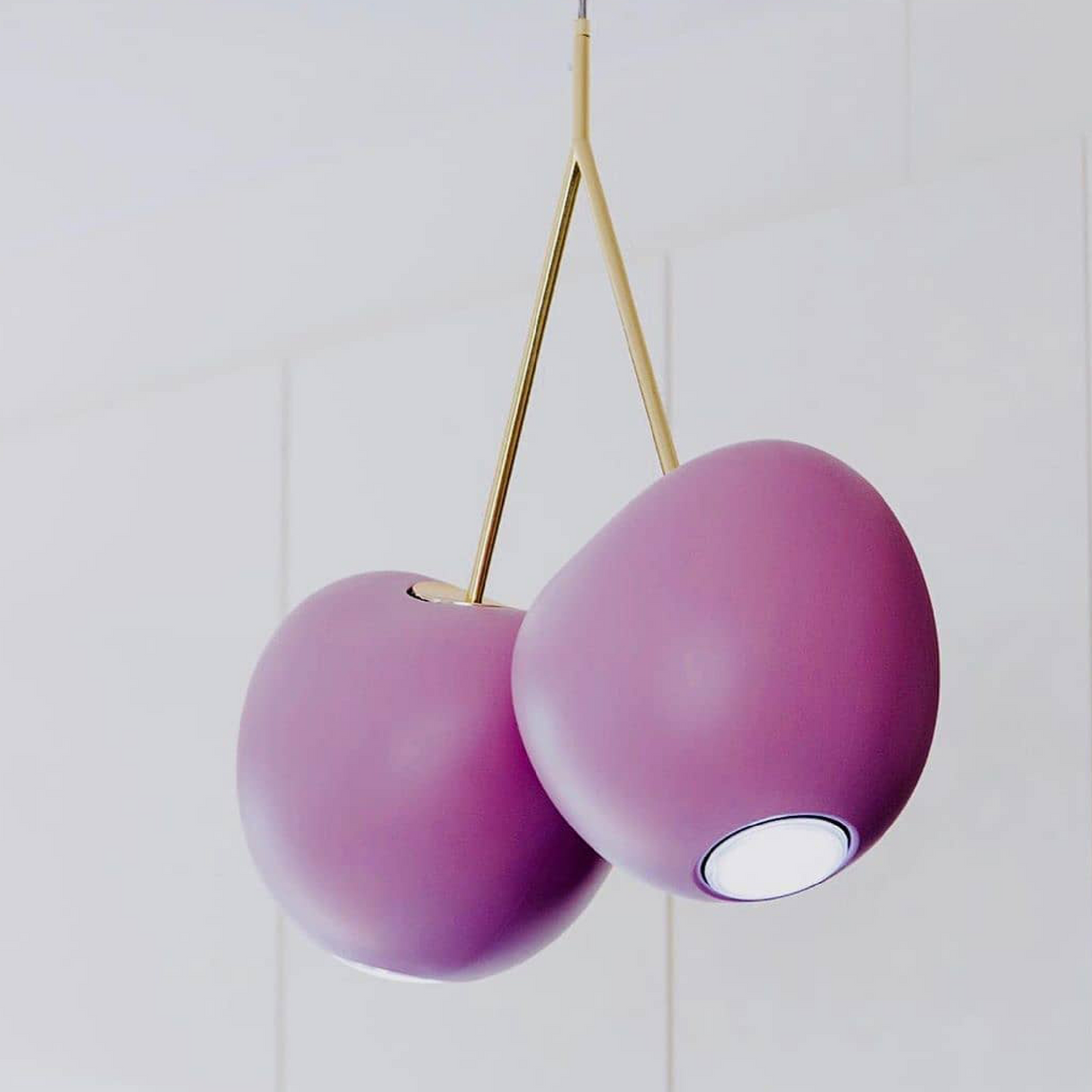 Modern Sculptural Chandelier | Qeeboo Cherry | OROA.com