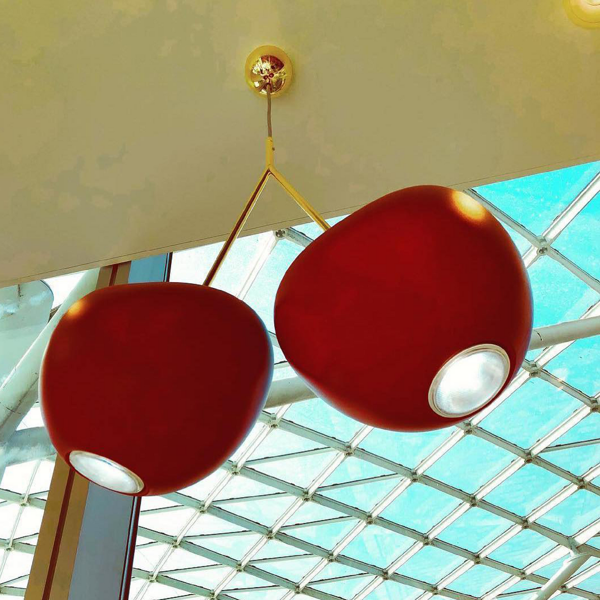 Modern Sculptural Chandelier | Qeeboo Cherry | OROA.com