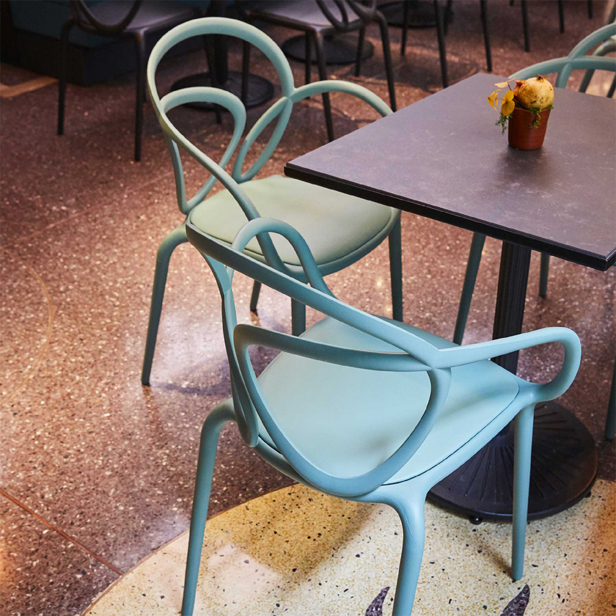 Tangled Dining Chairs (2) | Qeeboo Loop | OROA.com