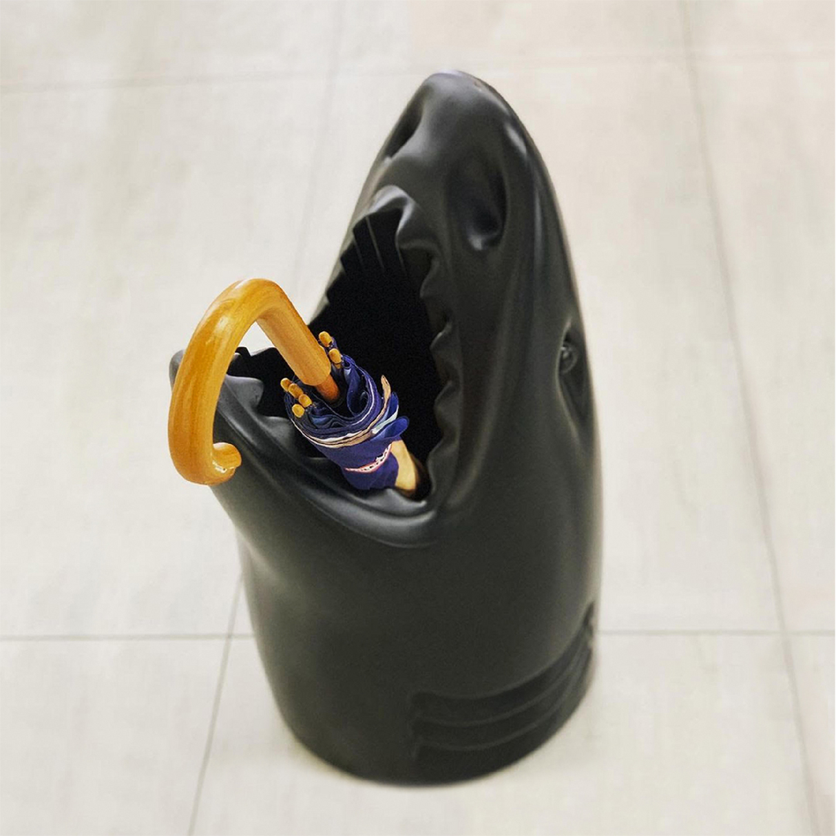 Shark-Shaped Multipurpose Holder | Qeeboo Killer | OROA.com