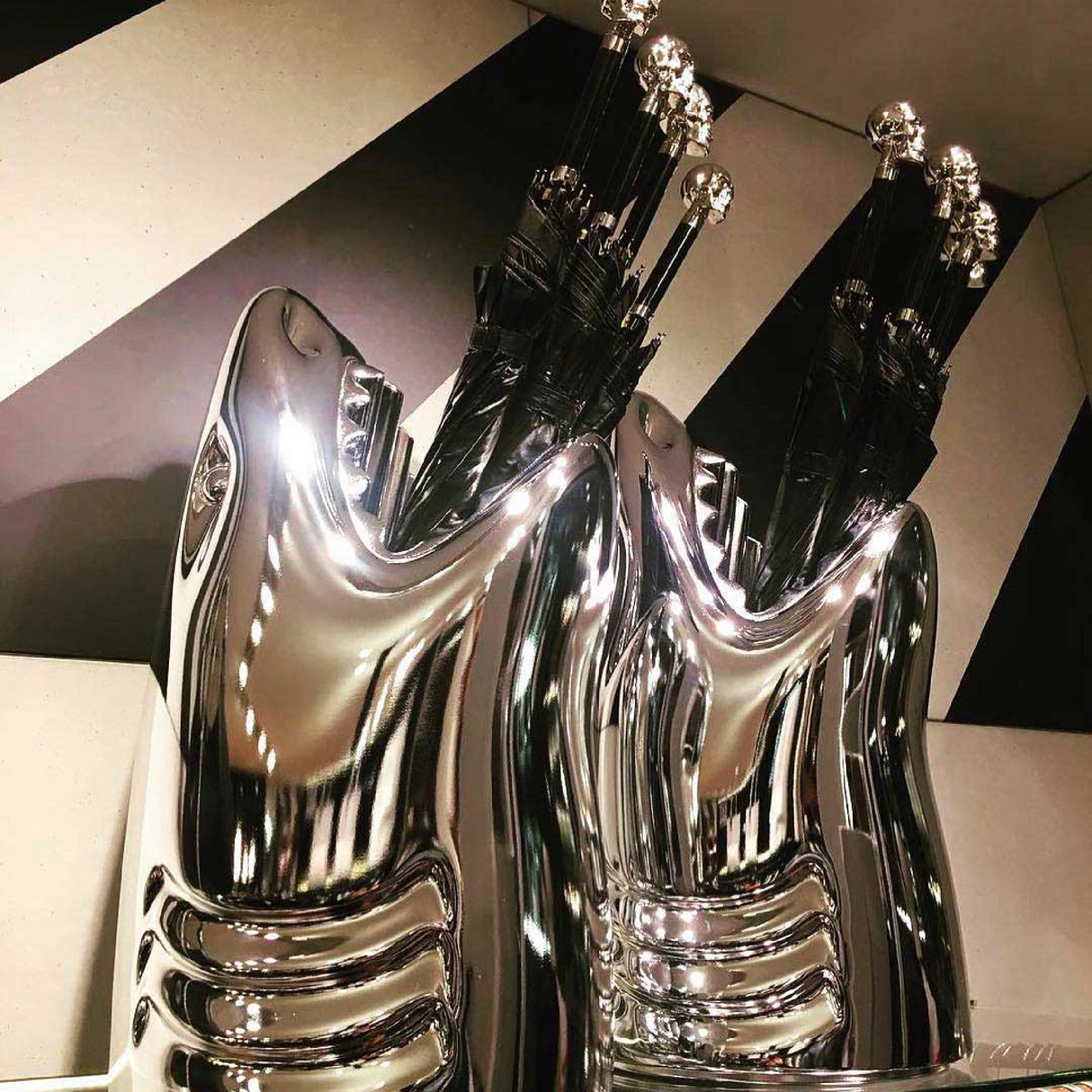 Shark-Shaped Multipurpose Holder | Qeeboo Killer | OROA.com