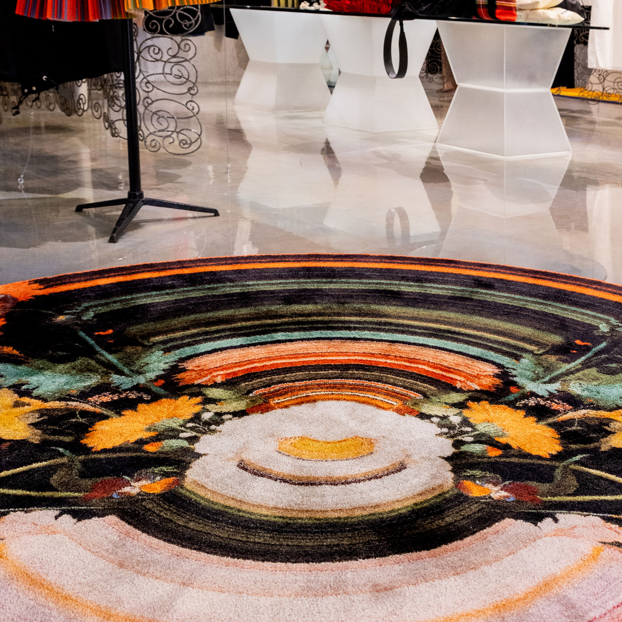 Floral Pattern Round Rug | Qeeboo Glitch | OROA.com