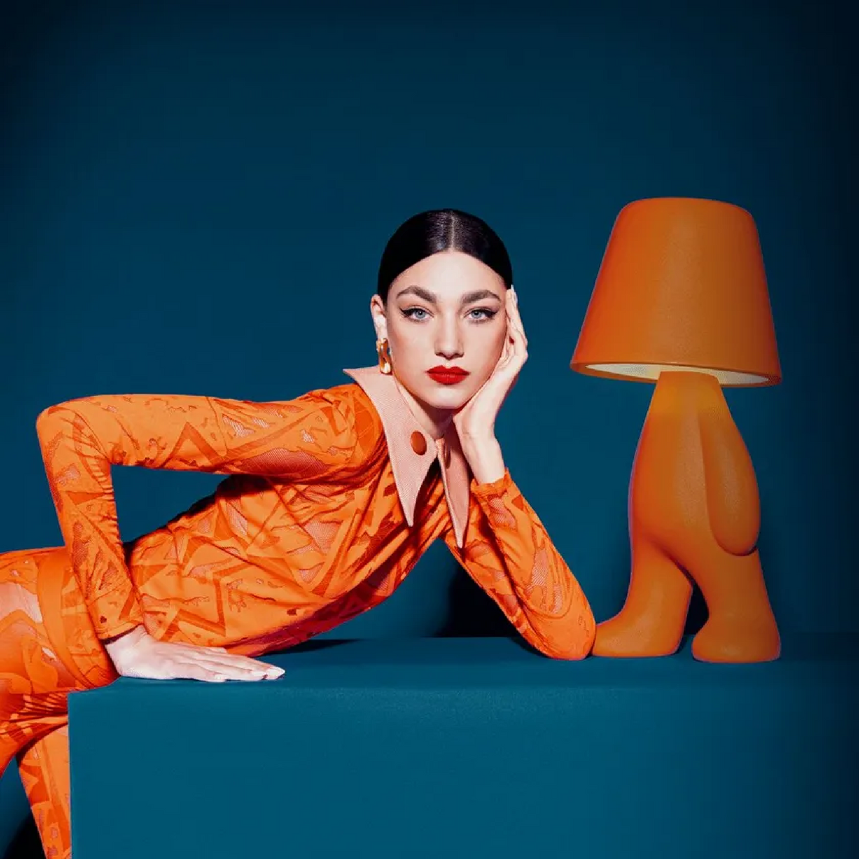 Standing Figure Table Lamp | Qeeboo Bigger Brother | OROA.com