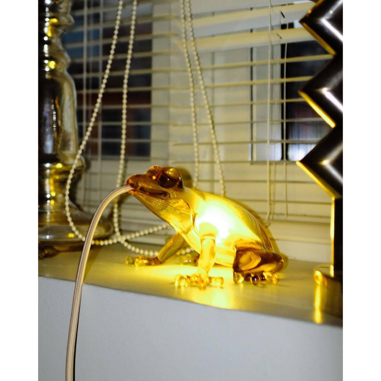 Sculptured Table/Wall Lamp | Qeeboo Hungry Frog | OROA.com