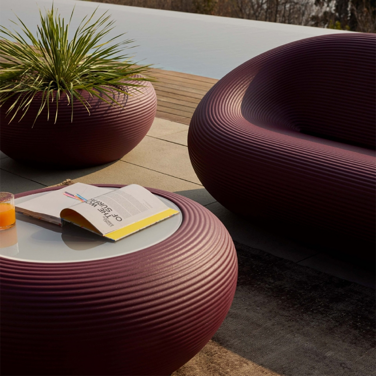 Glass Top Round Table | Qeeboo Nami | OROA.com