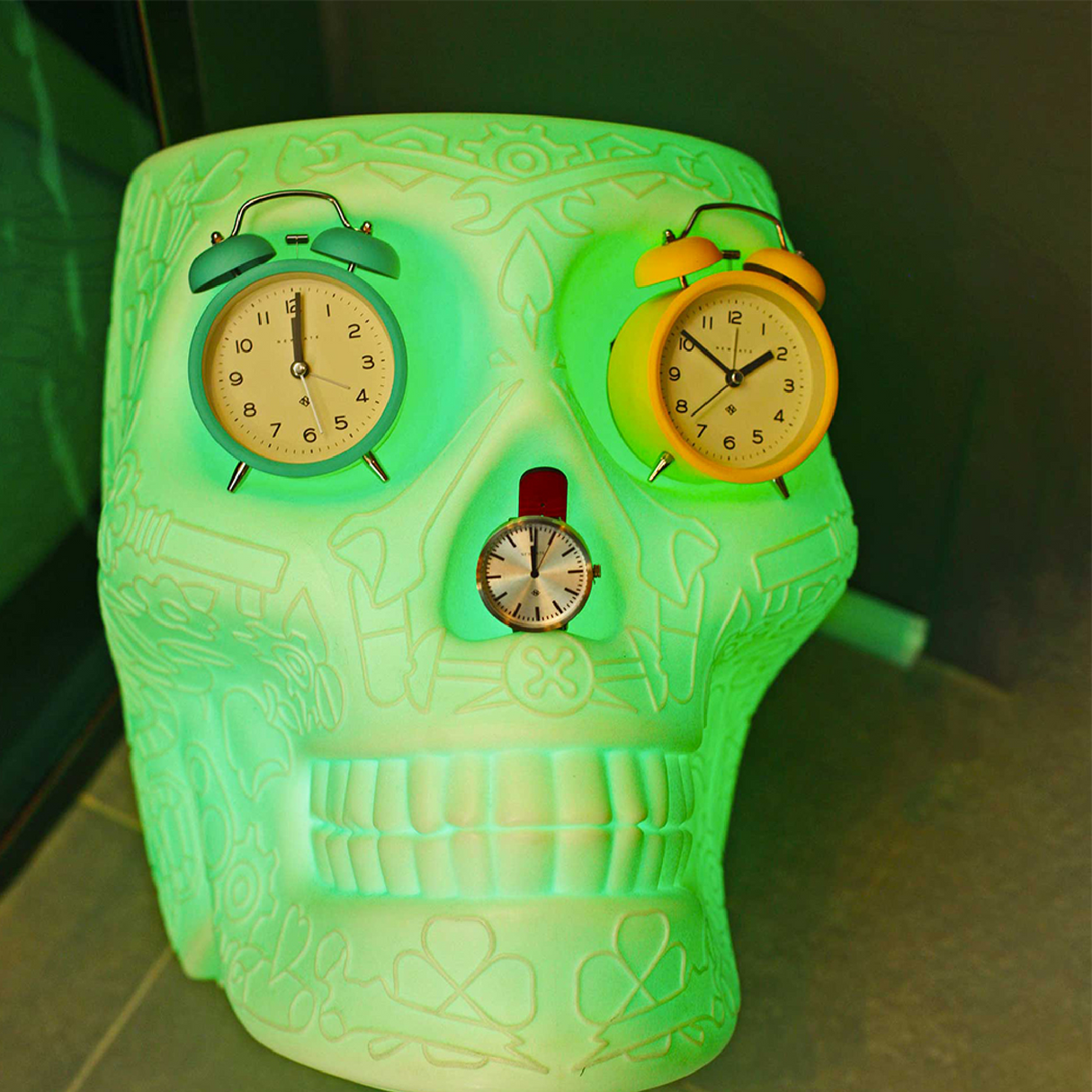 Skull Stool with Rechargeable LED Lamp | Qeeboo Mexico | OROA.com