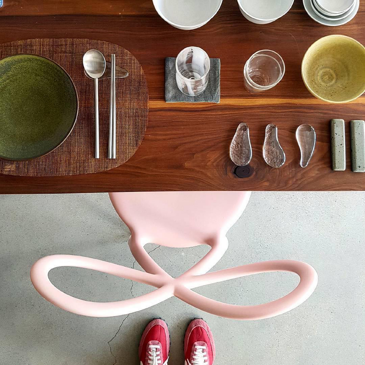 Bow Design Dining Chair | Qeeboo Ribbon | OROA.com