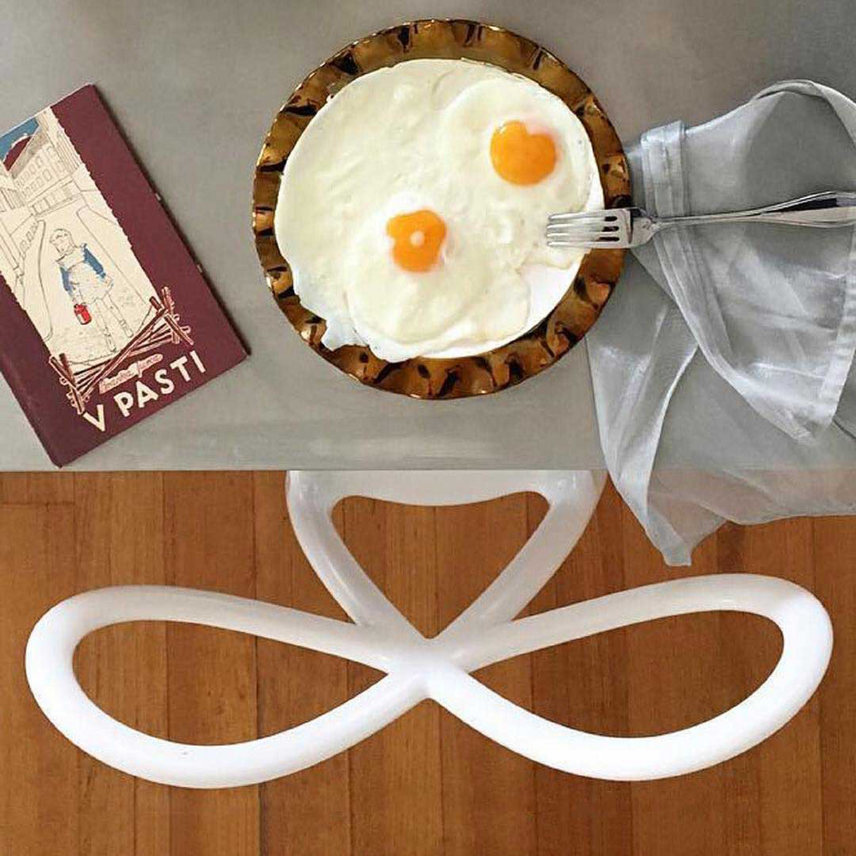 Modern Chic Dining Chair Set (2) | Qeeboo Ribbon | OROA.com