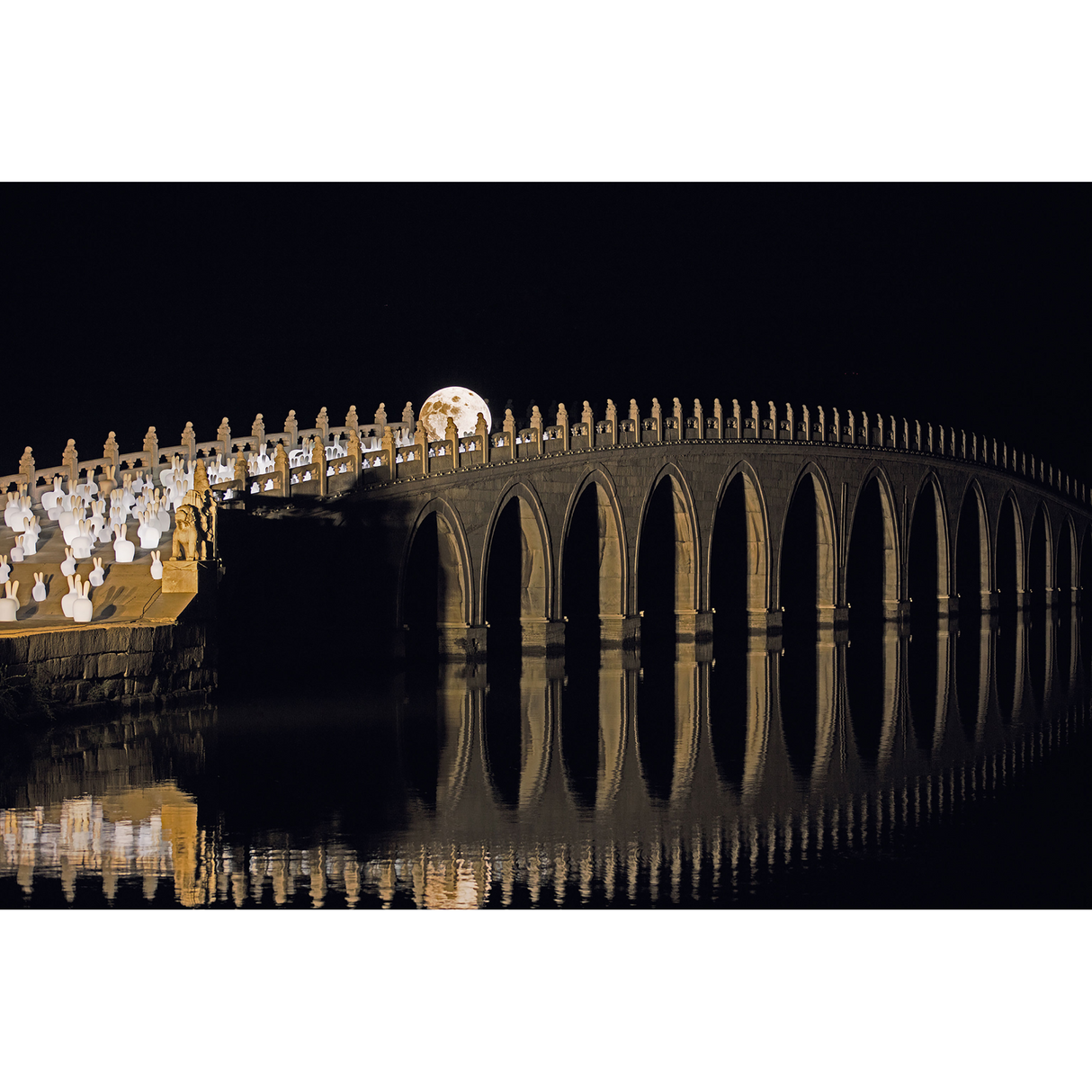 White Rabbit Chair LED Lamp | Qeeboo Rabbit | OROA.com