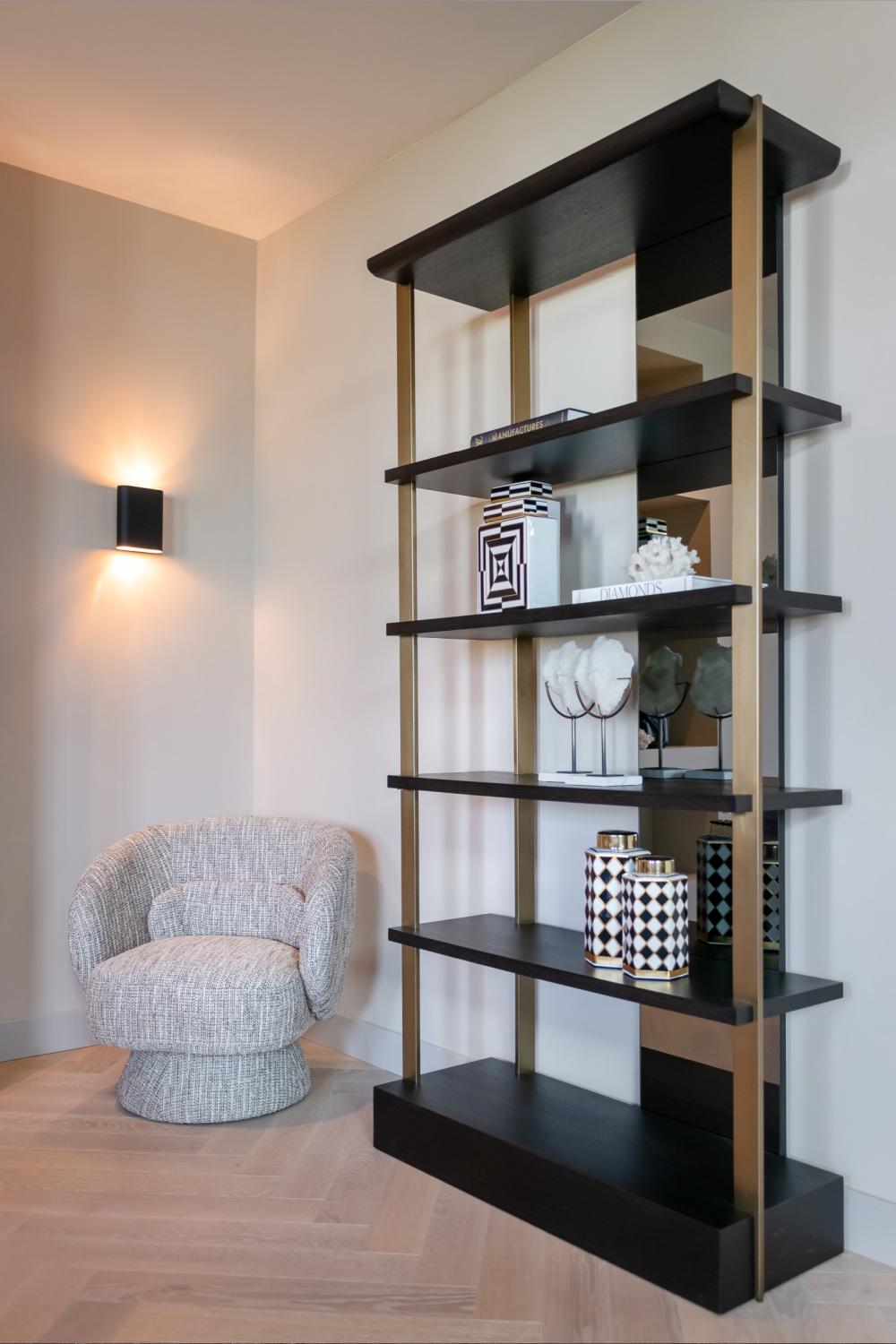 Mirror Accent Display Cabinet | Richmond Interiors Rigley | Oroa.com