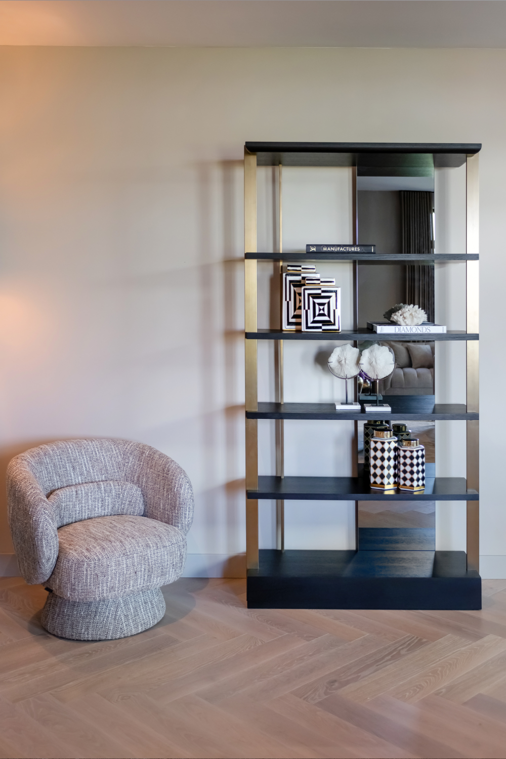 Mirror Accent Display Cabinet | Richmond Interiors Rigley | Oroa.com