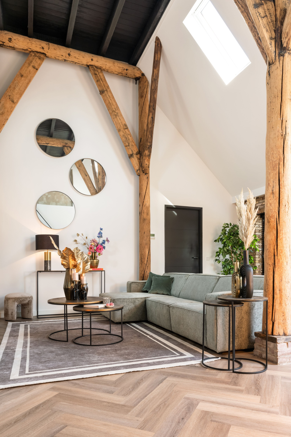 Round Gold Nested Coffee Tables (2) | Oroa.com