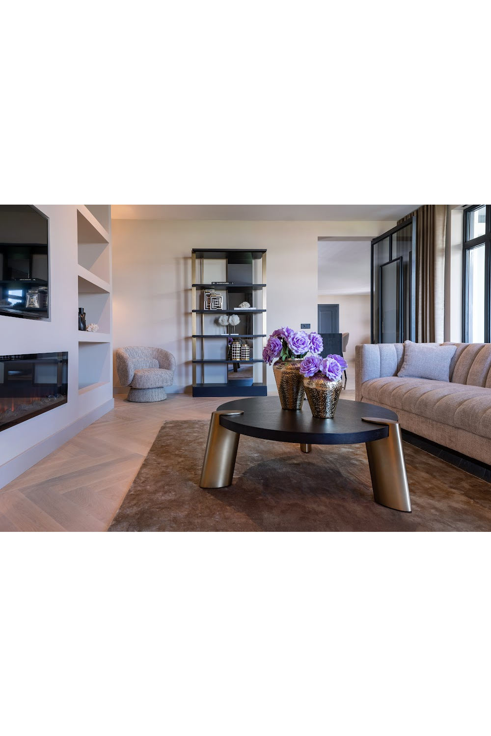 Splayed-Base Swivel Lounge Chair | Richmond Interiors Cavallo | Oroa.com