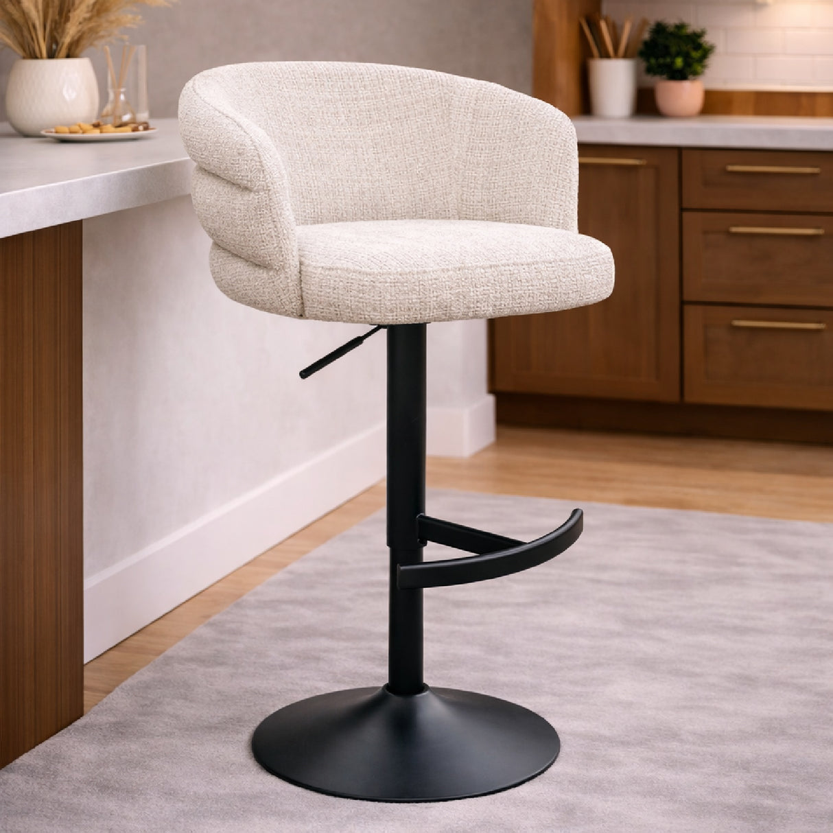 Curved Swivel Bar Stool | Oroa.com