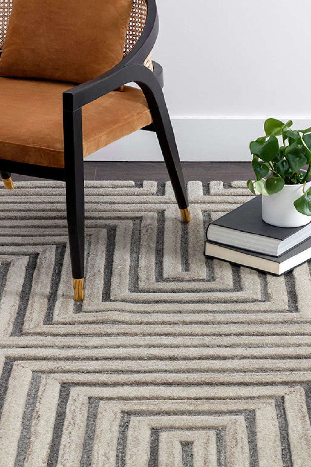 Hand-Tufted Beige Area Rug by Splendido Oslow, alternate view 2