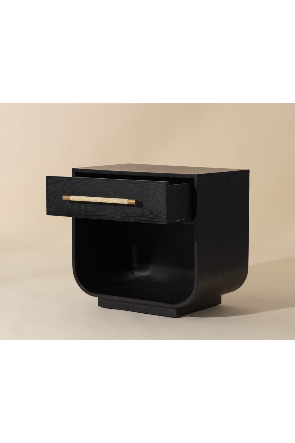Modern Oak Curved Nightstand | Splendido Tarrant | Oroa.com