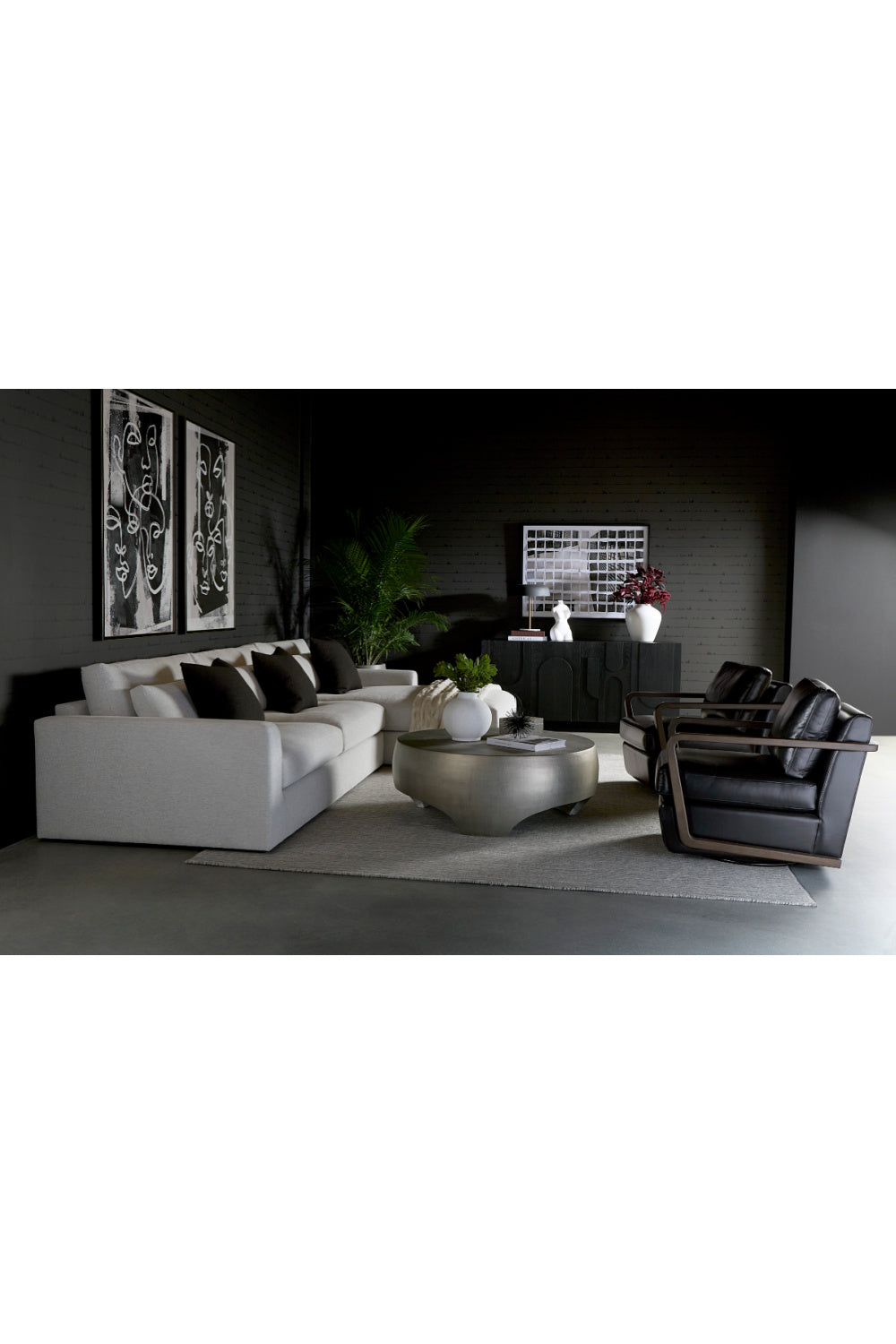 Round Indoor/Outdoor Coffee Table with Open Arches | Splendido Tarsus | Oroa.com