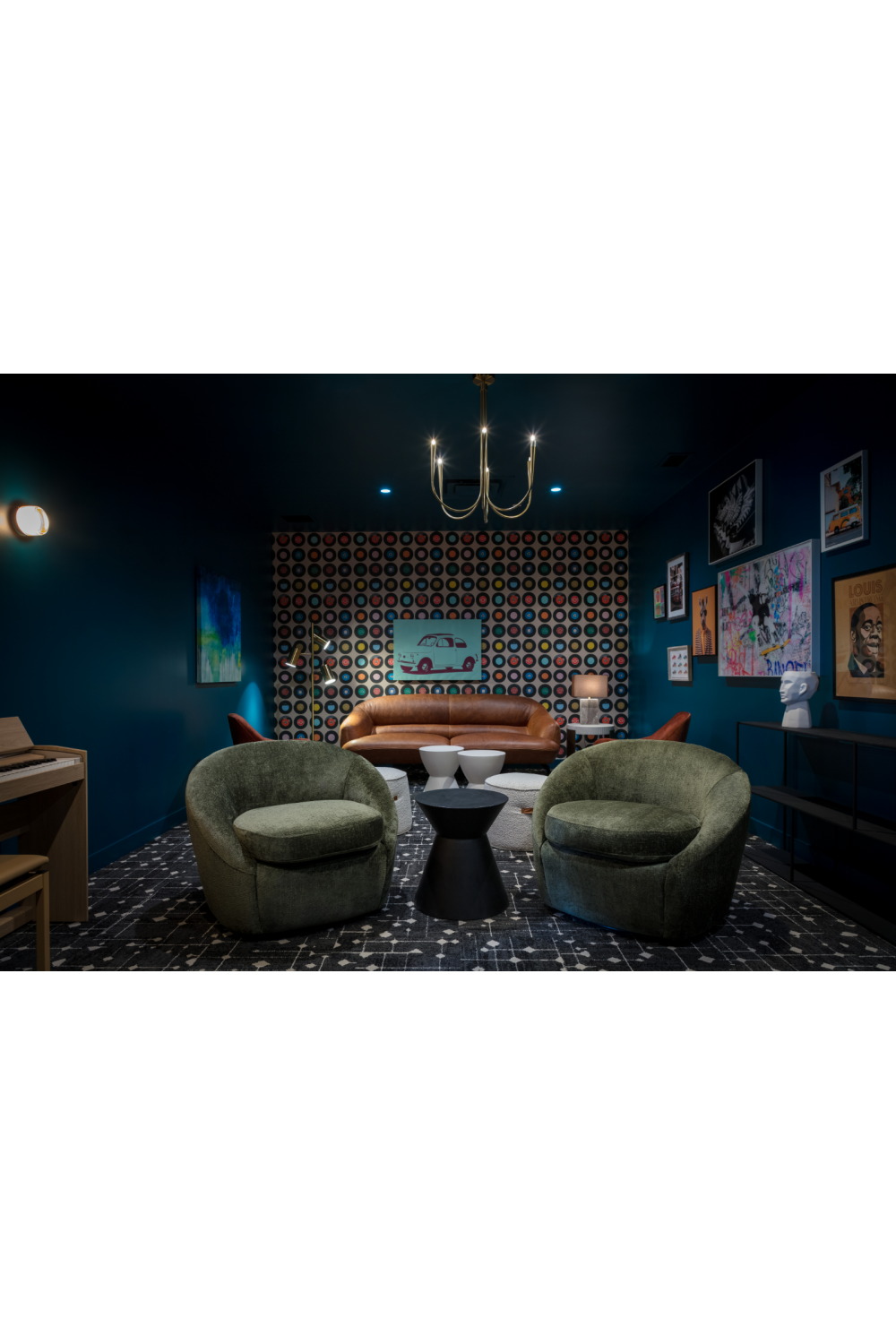 Rounded Swivel Lounge Chair | Splendido Bliss