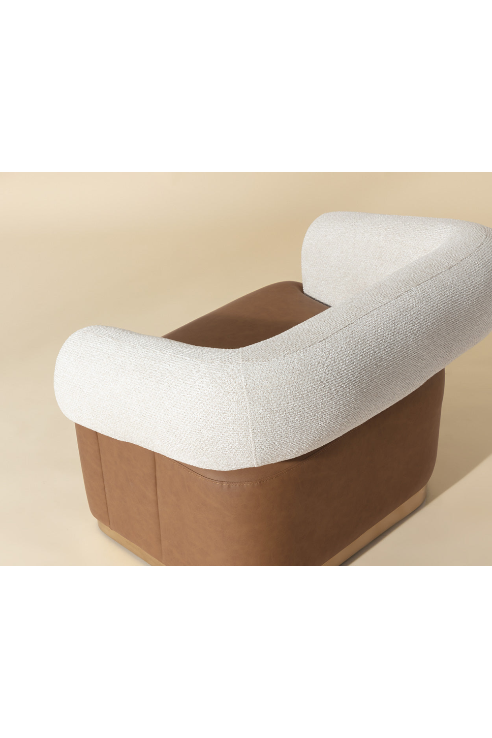 Two-Toned Swivel Lounge Chair | Splendido Aggie | Oroa.com