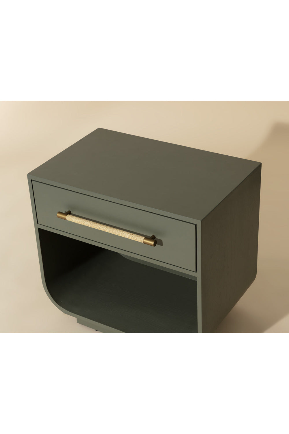 Modern Oak Curved Nightstand | Splendido Tarrant | Oroa.com