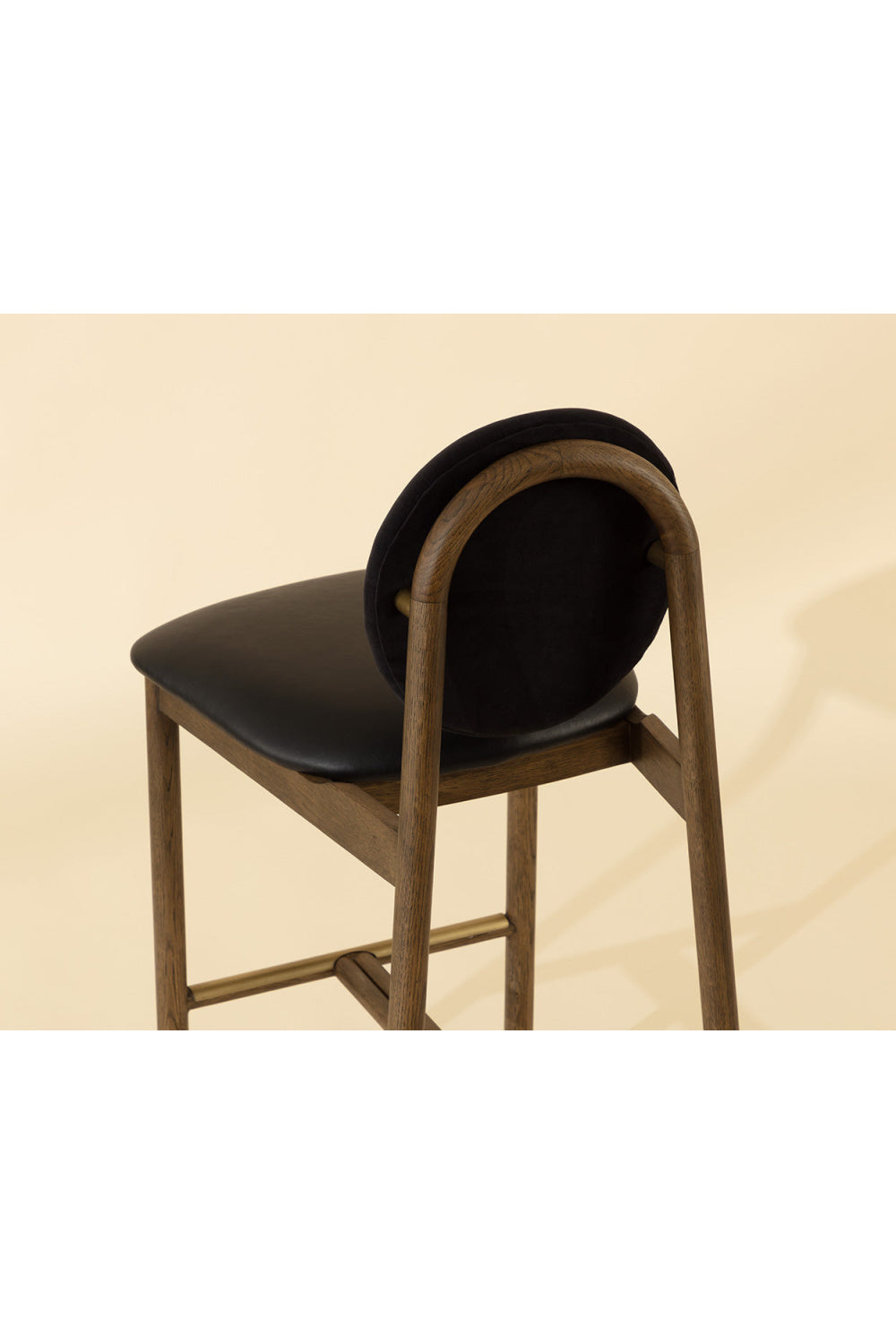Black Round-Back Bar Stool | Splendido Orabell | Oroa.com